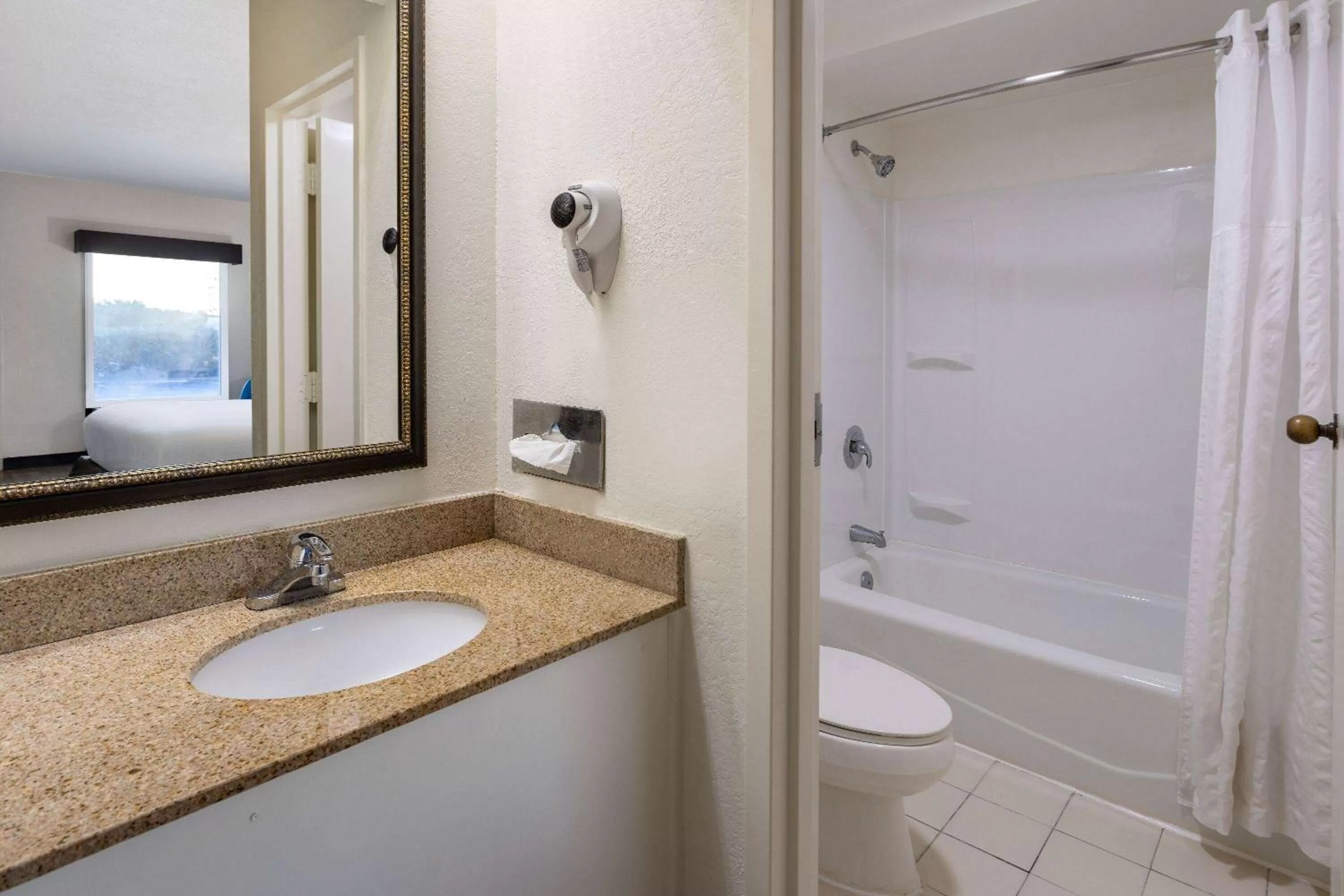 TV and multimedia in Baymont by Wyndham Camp Lejeune