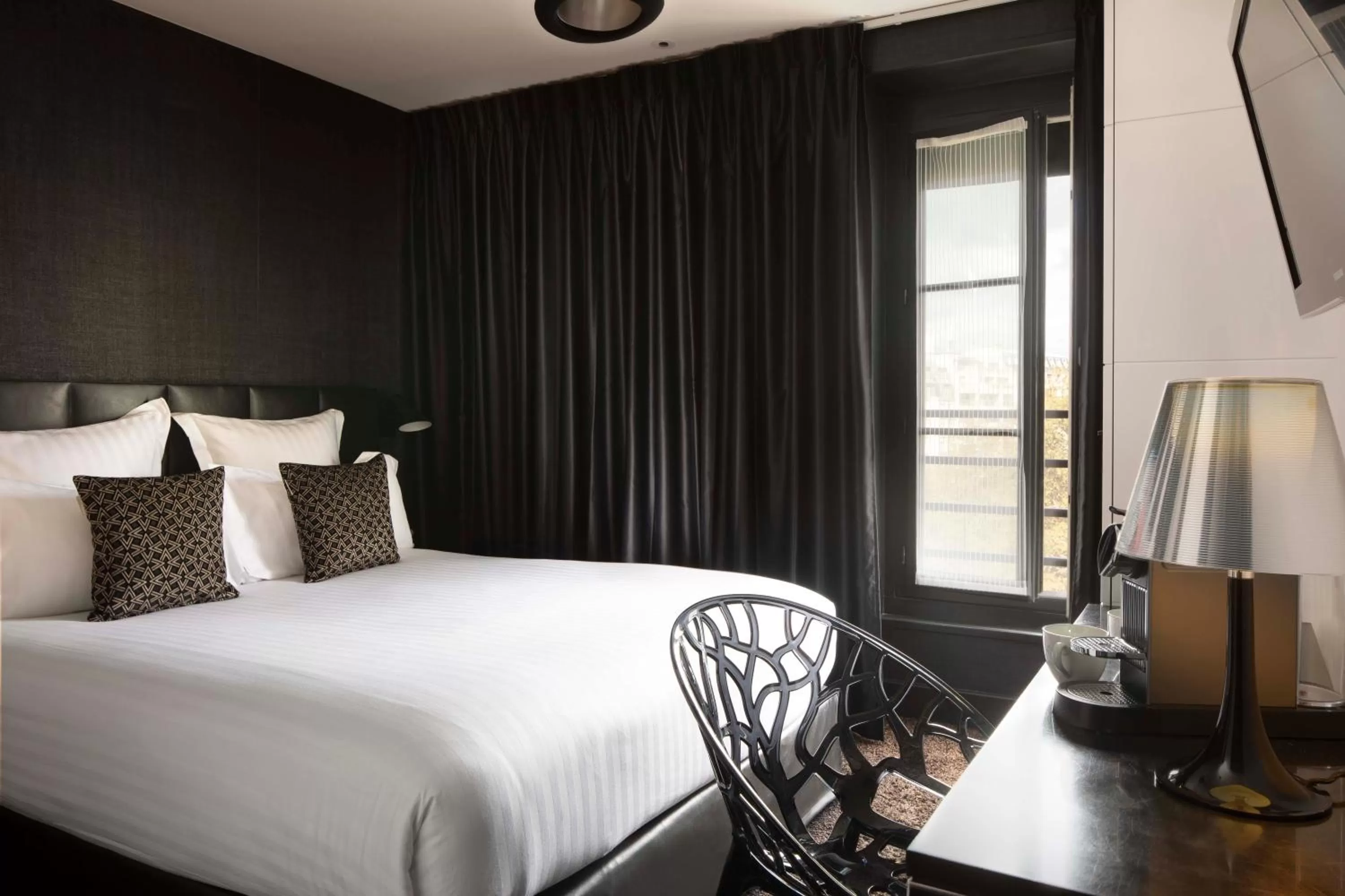 Bedroom, Bed in First Hotel Paris Tour Eiffel