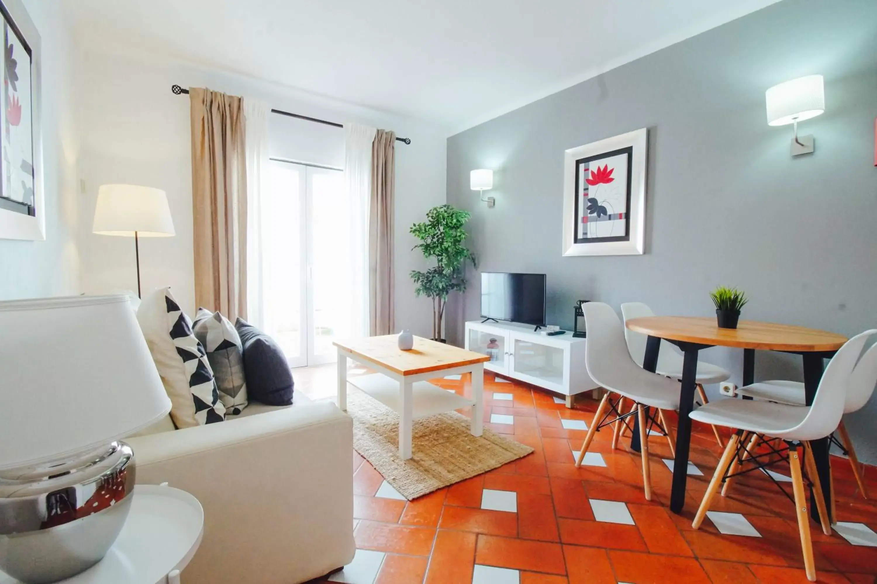 Living room, Dining Area in Baluarte da Vila Apartments