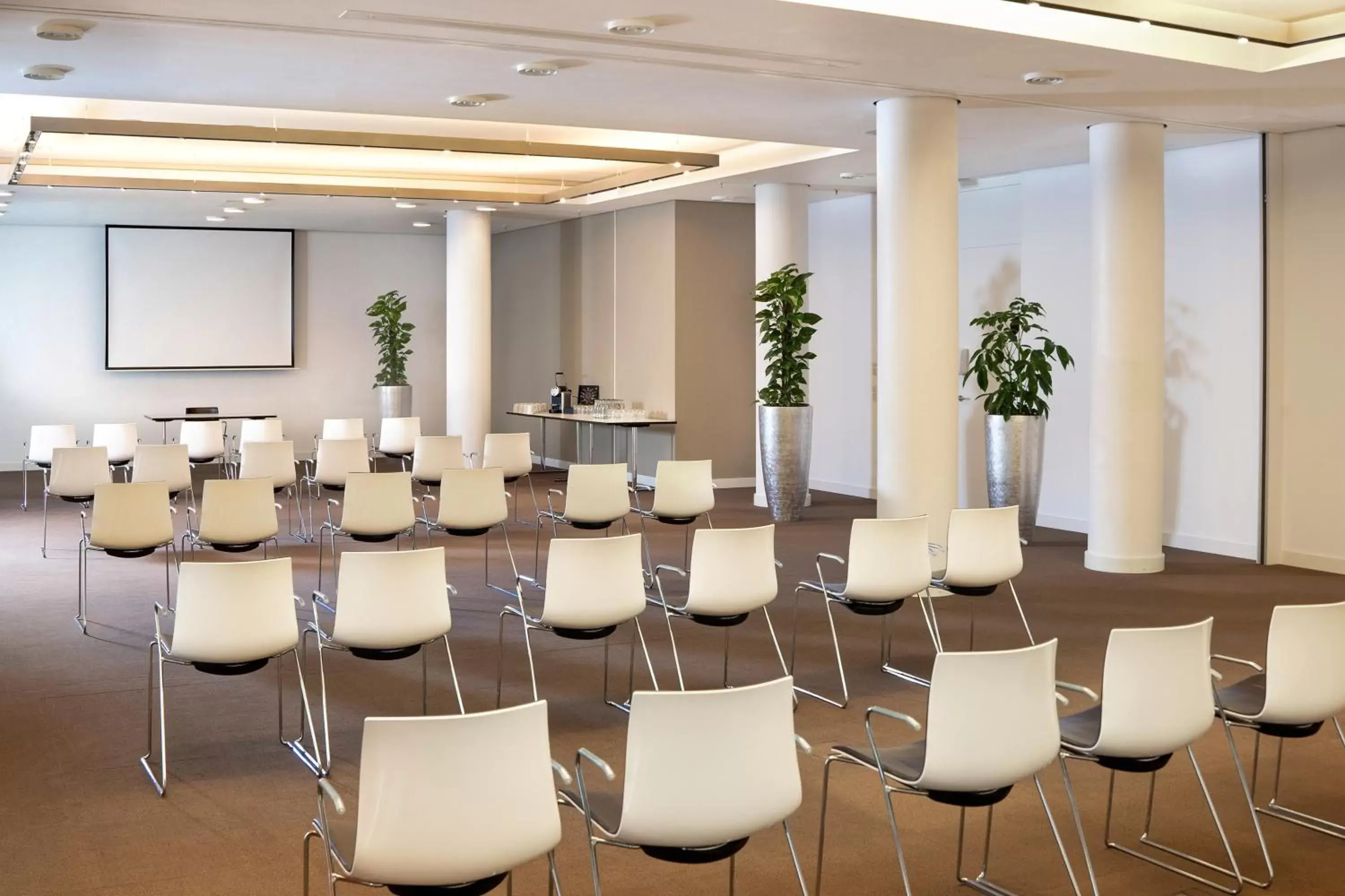 Meeting/conference room in INNSiDE by Meliá Dresden