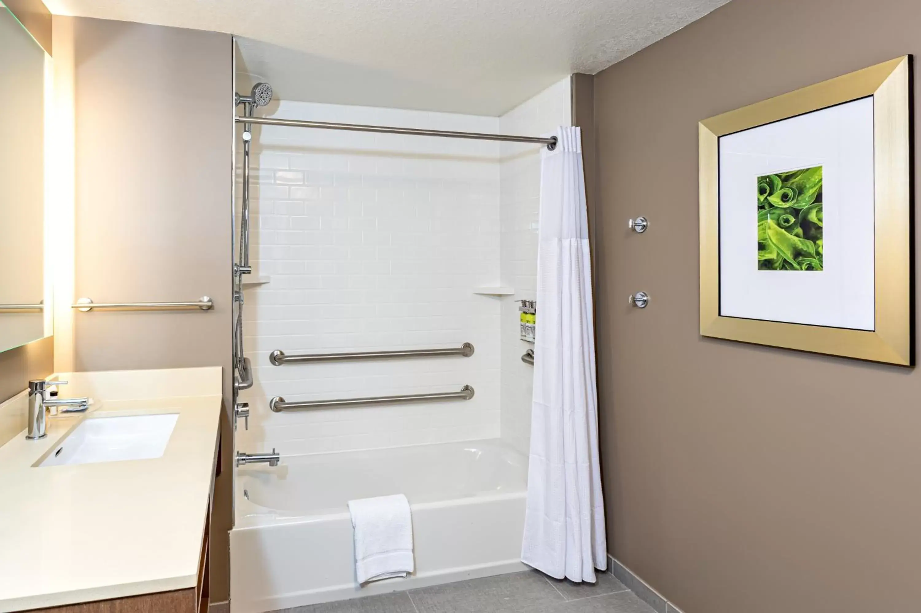 Bathroom in Staybridge Suites - Fort Lauderdale Airport - West, an IHG Hotel