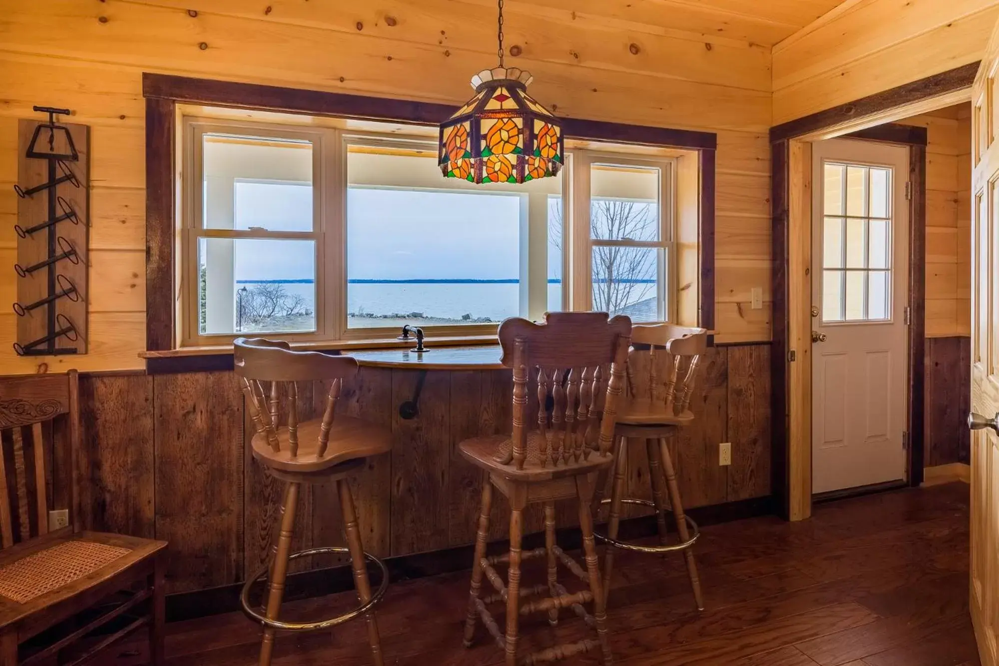 Dining Area in Beach Cottage Inn