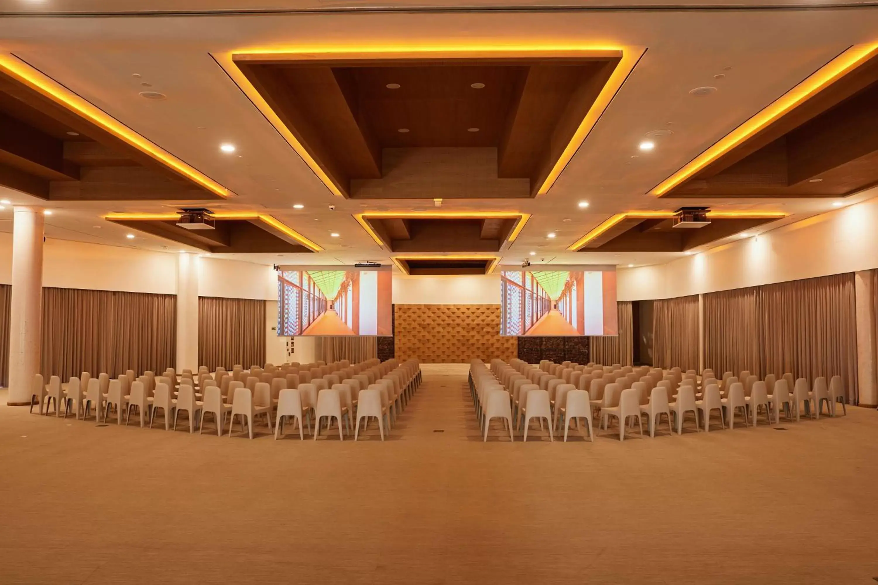 Meeting/conference room, Banquet Facilities in Higuerón Hotel Curio Collection by Hilton