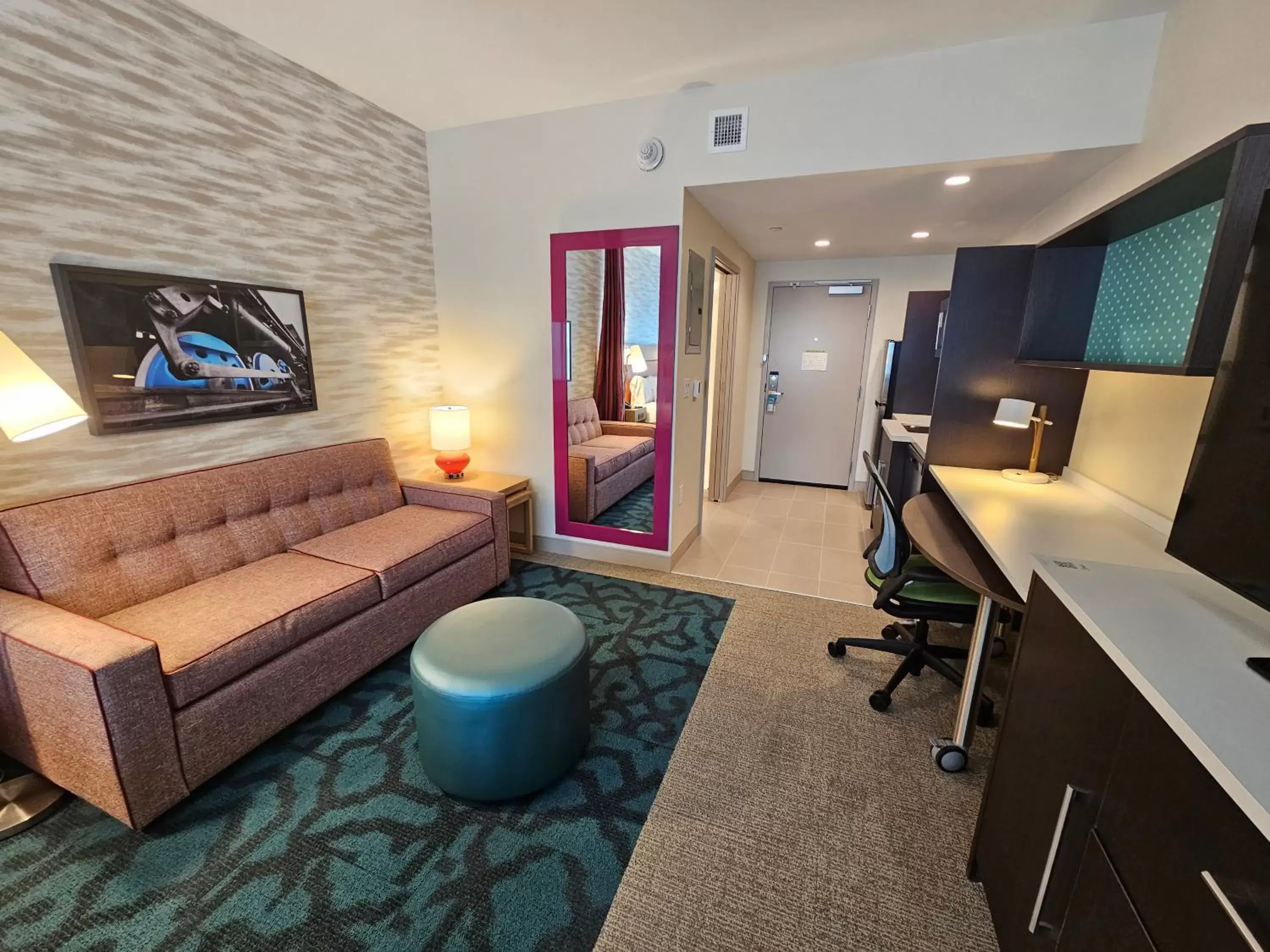Living room, Seating Area in Home2 Suites By Hilton Allentown Bethlehem Airport