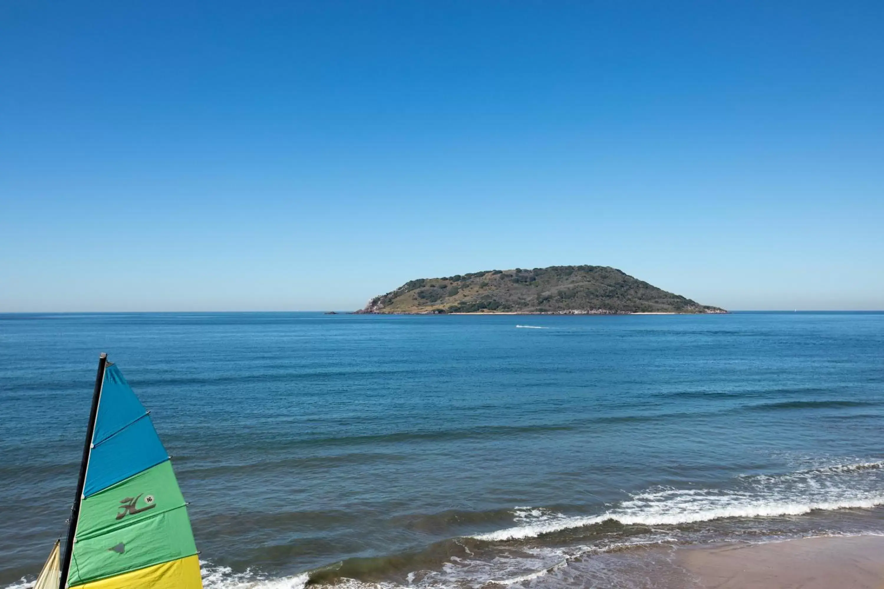 Beach in Costa de Oro Beach Hotel