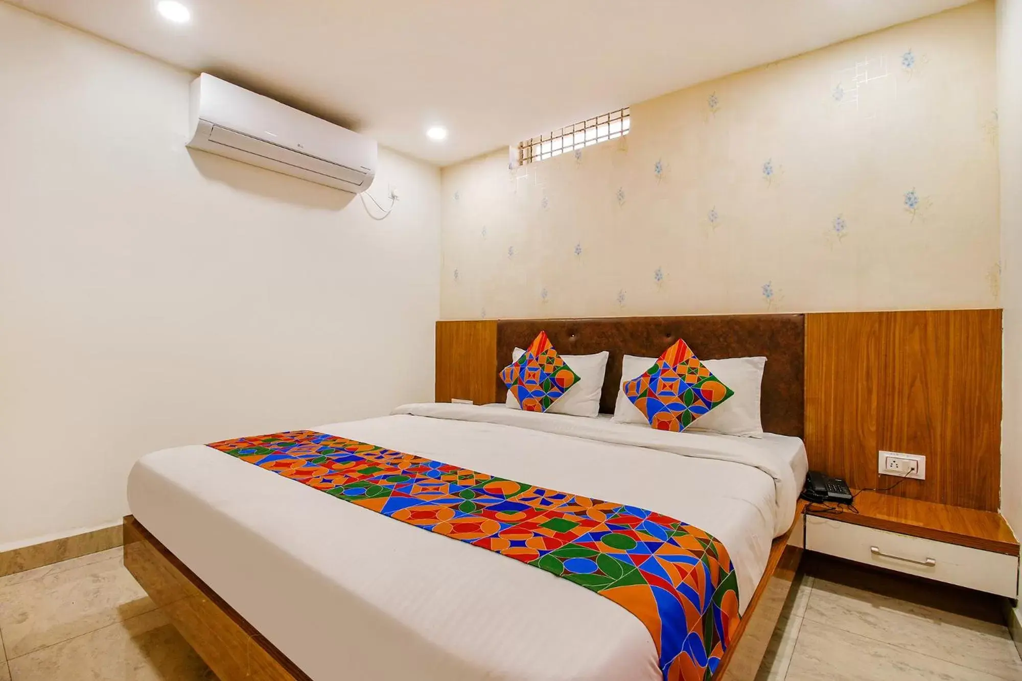 Photo of the whole room, Bed in FabHotel Silkroute Palace Photo of the whole room, Bed in FabHotel Silkroute Palace