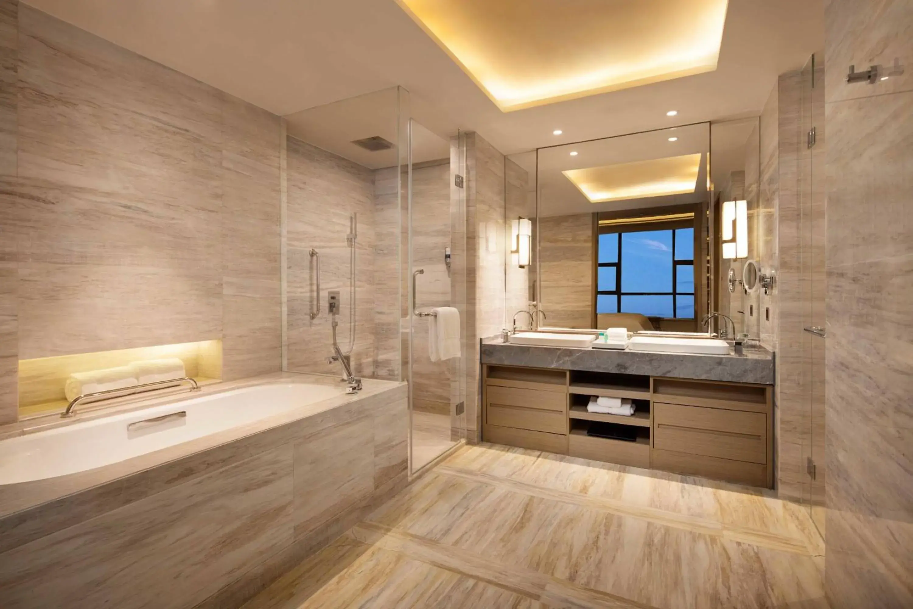 Photo of the whole room, Bathroom in Four Points by Sheraton Hefei, Baohe