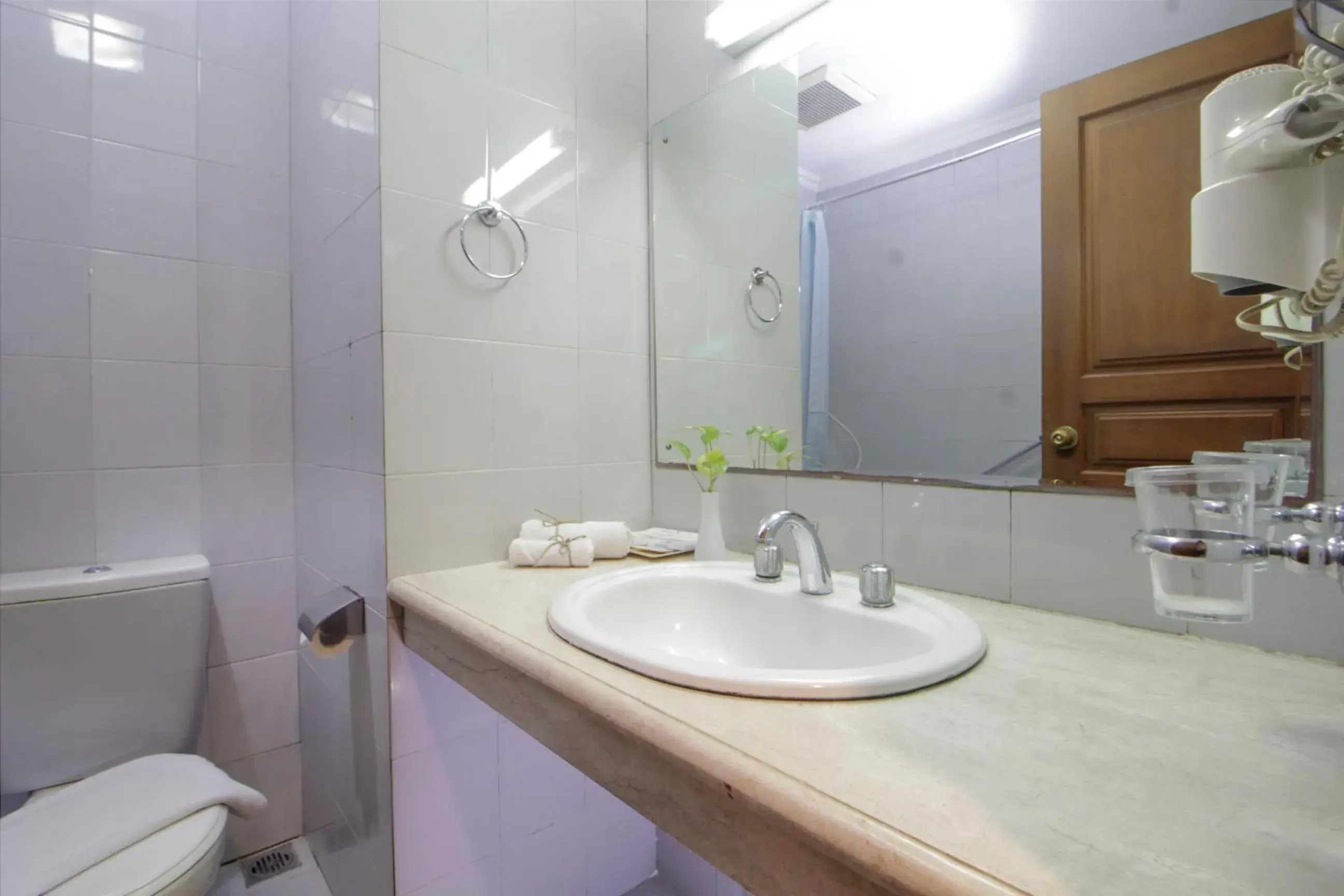 Bathroom in Bisanta Bidakara Surabaya