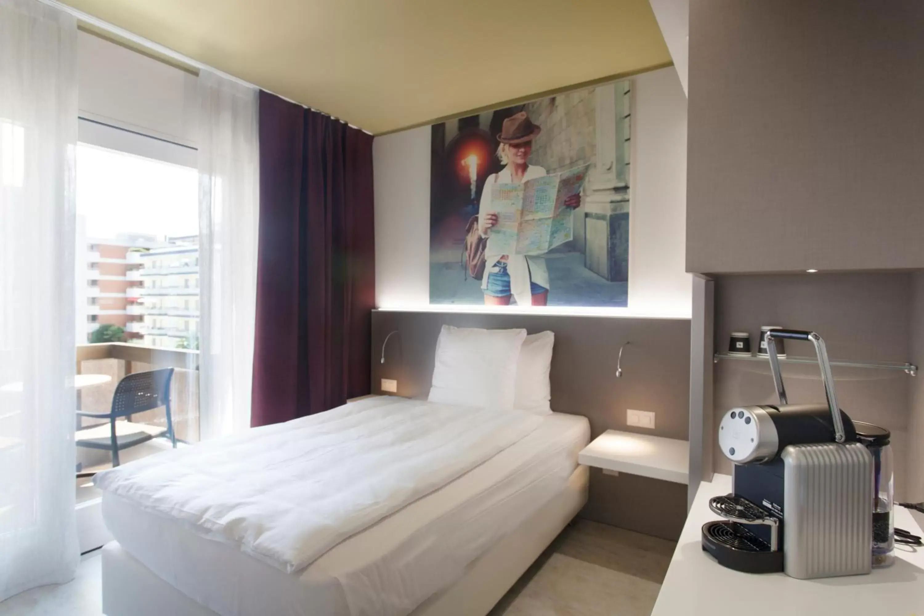 Bedroom in Hotel City Locarno