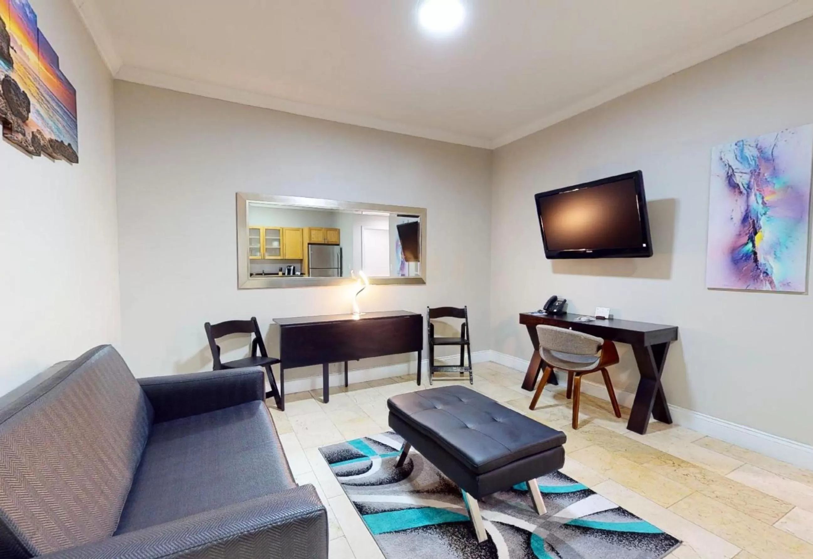 Deluxe King Suite in Nuvo Suites Hotel - Miami Doral