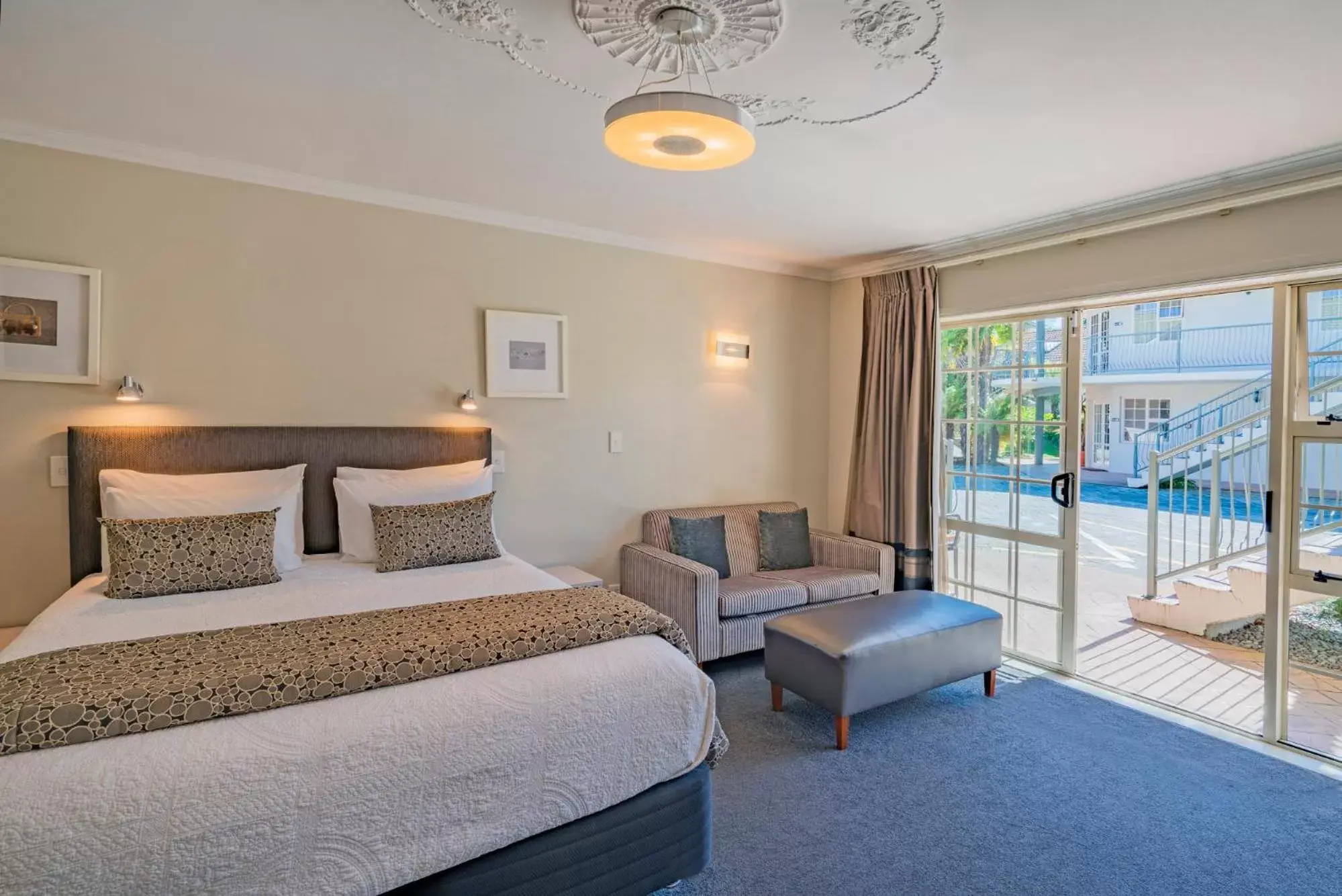 Bed in Silver Fern Rotorua Suites & Spa