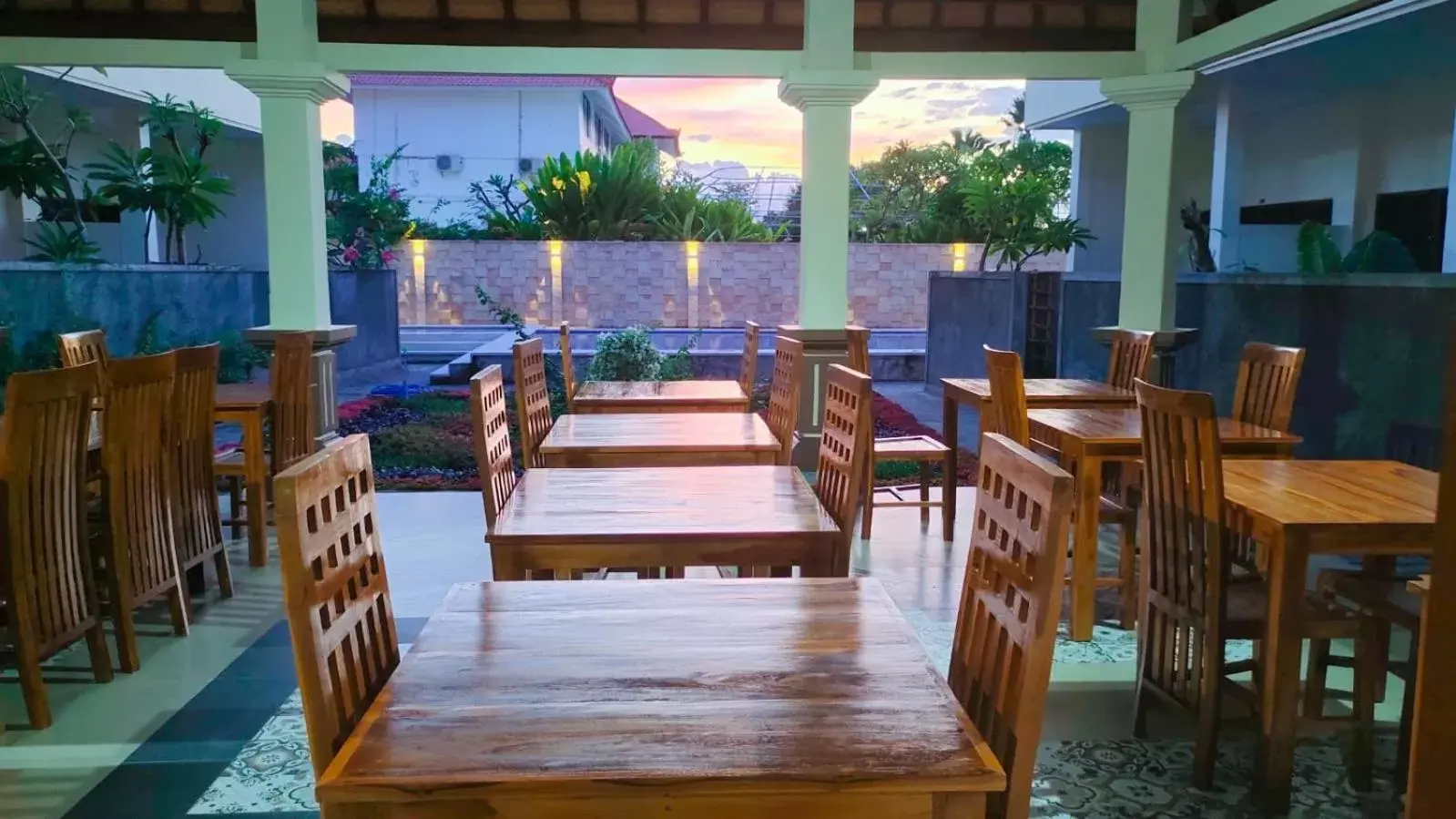 Restaurant/places to eat in THE LAVIANA HOTEL Restaurant/places to eat in THE LAVIANA HOTEL