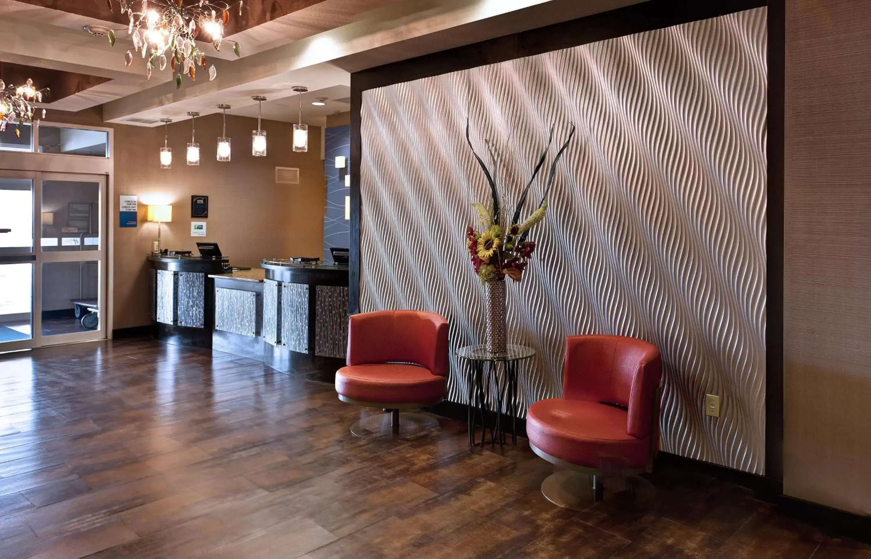 Property building, Lobby/Reception in Holiday Inn Express Northwest Maize, an IHG Hotel