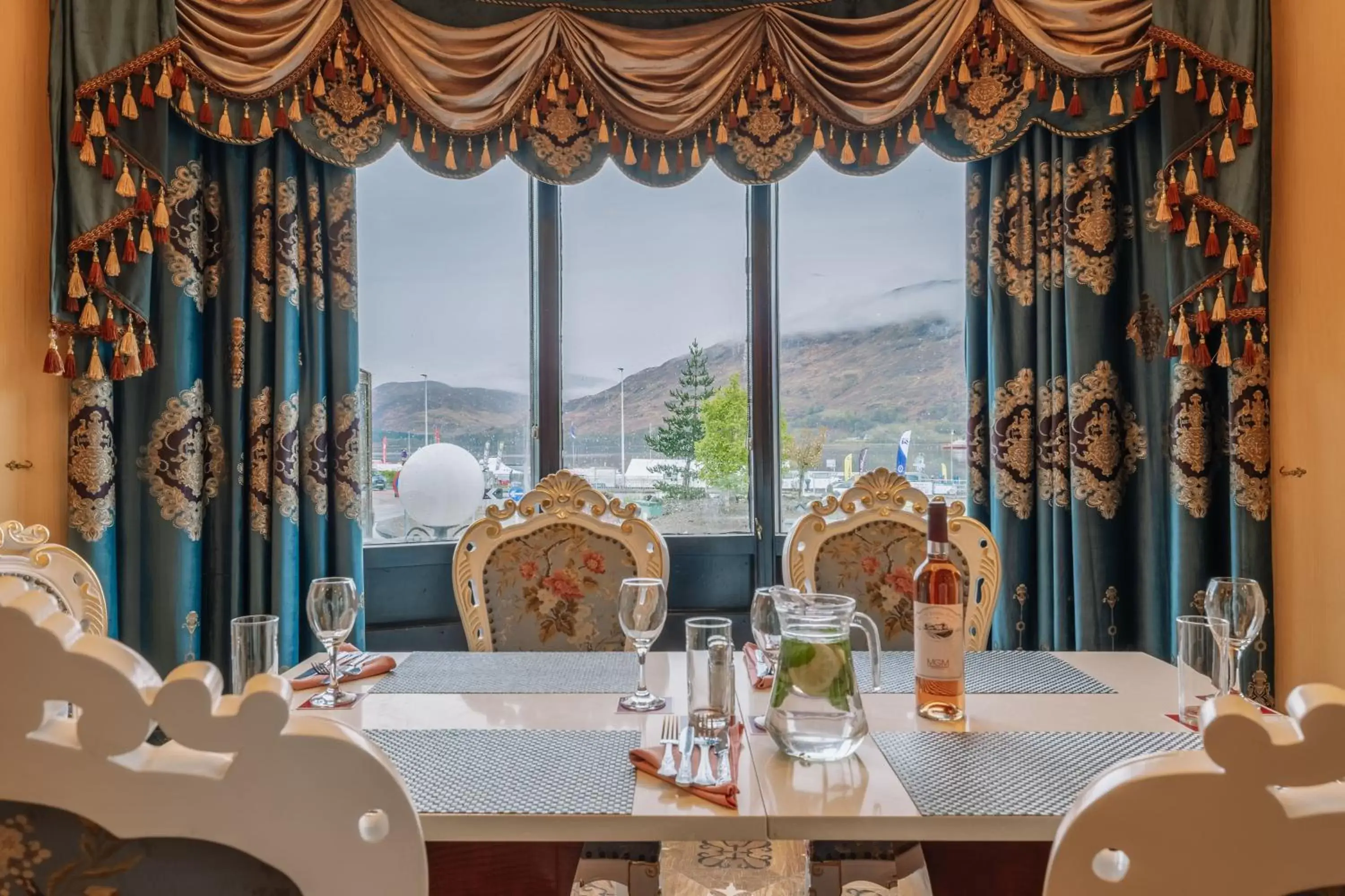 Lounge or bar in Muthu Fort William Hotel