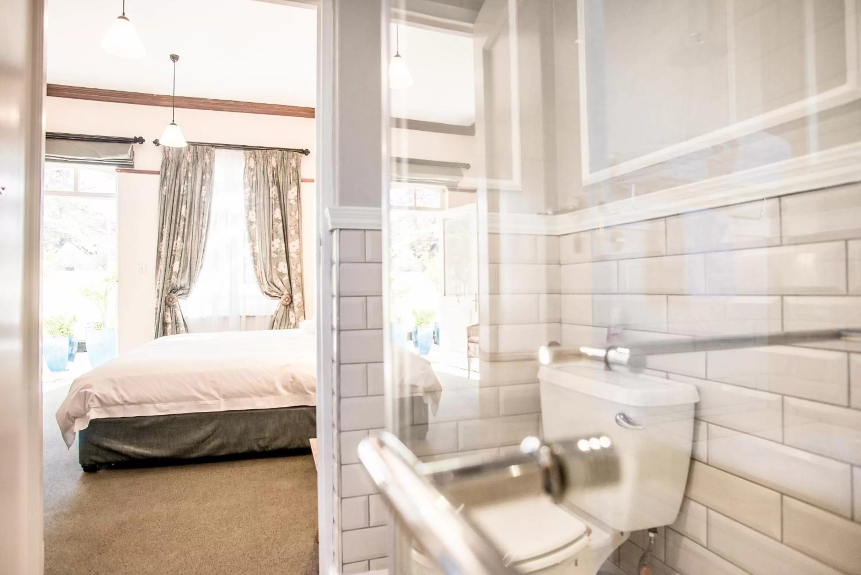 Bathroom in Eendracht Hotel