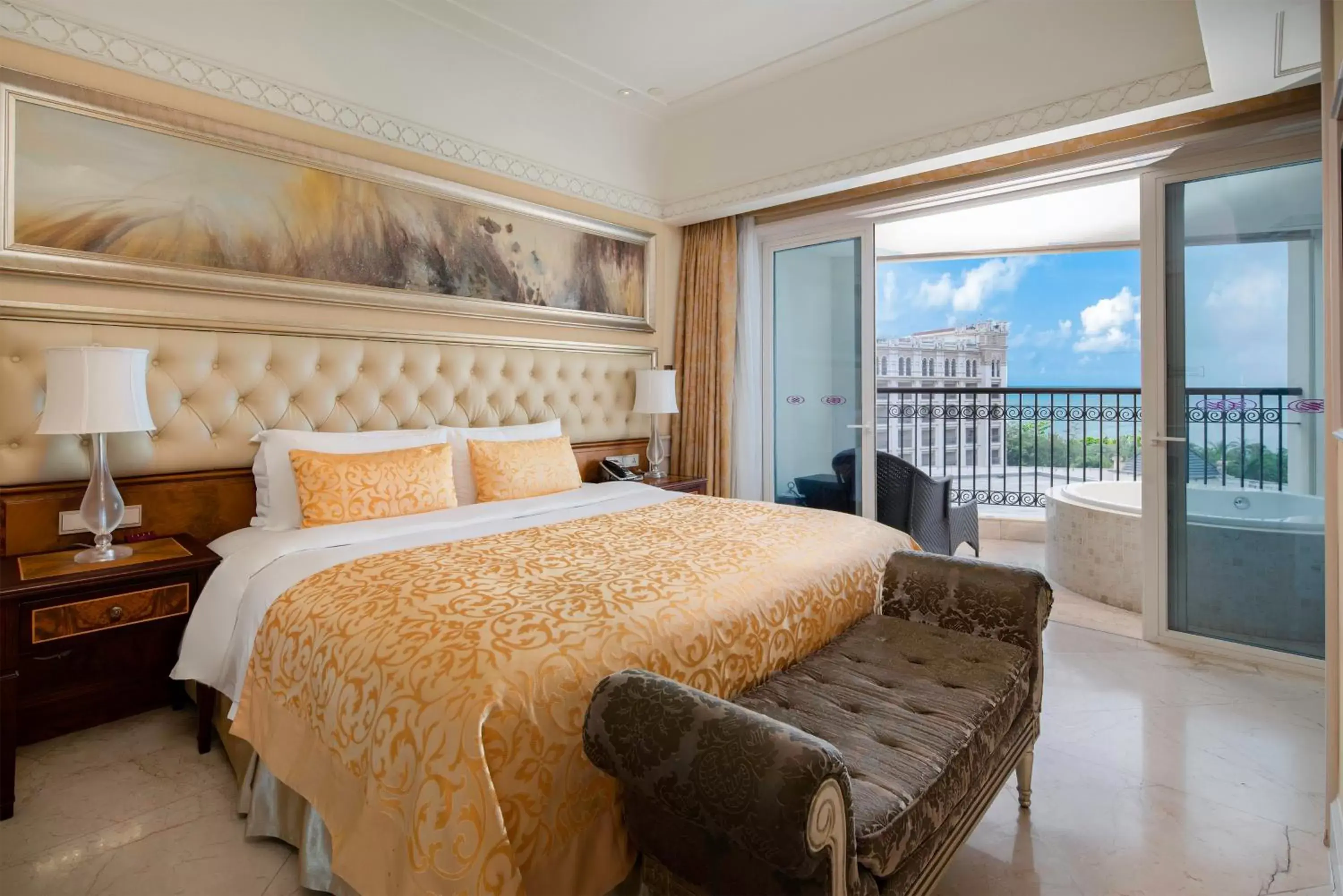 Bedroom, Bed in Crowne Plaza Resort Sanya Bay, an IHG Hotel