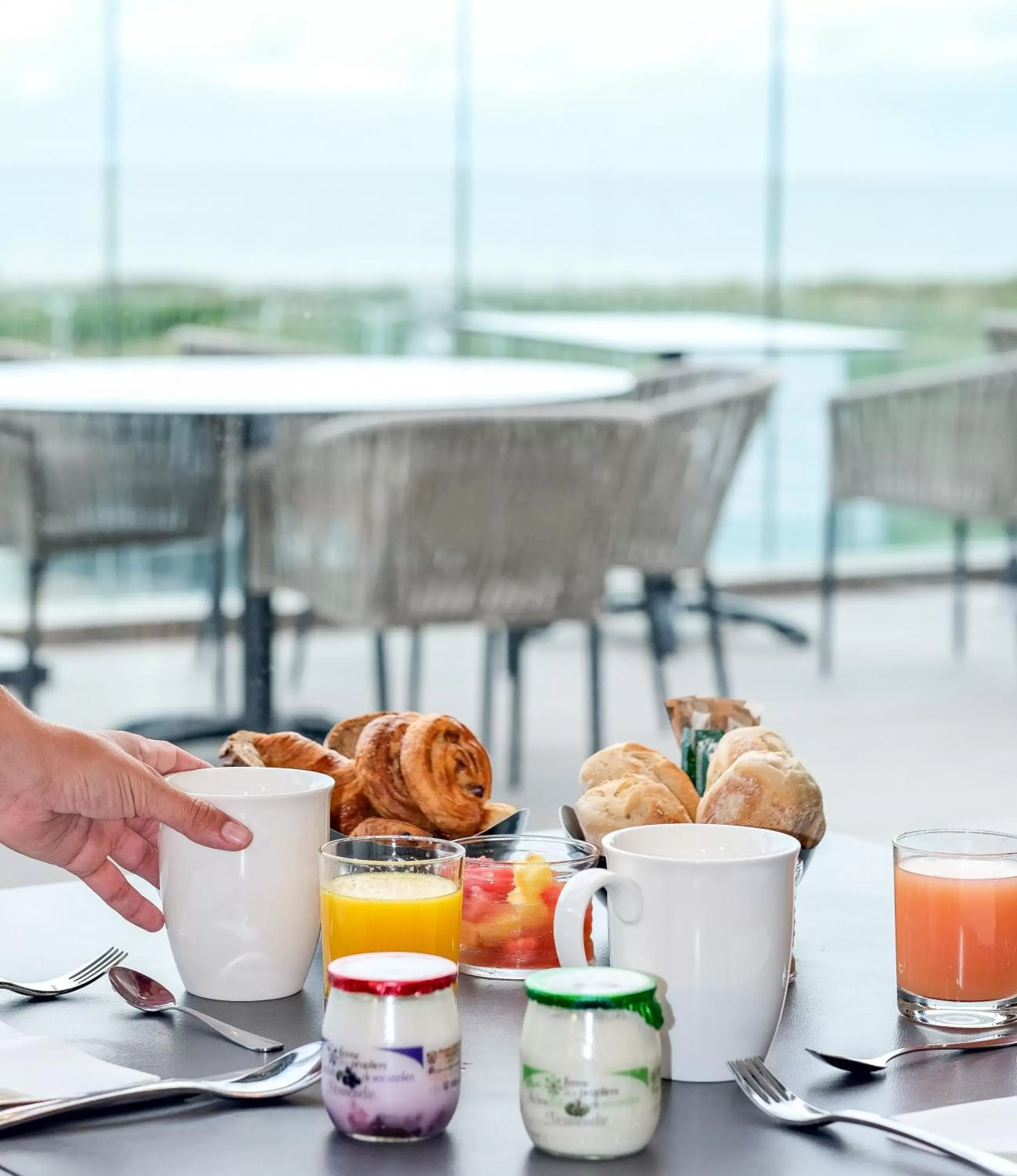 Patio, Breakfast in Thalazur Cabourg - Hôtel & Spa