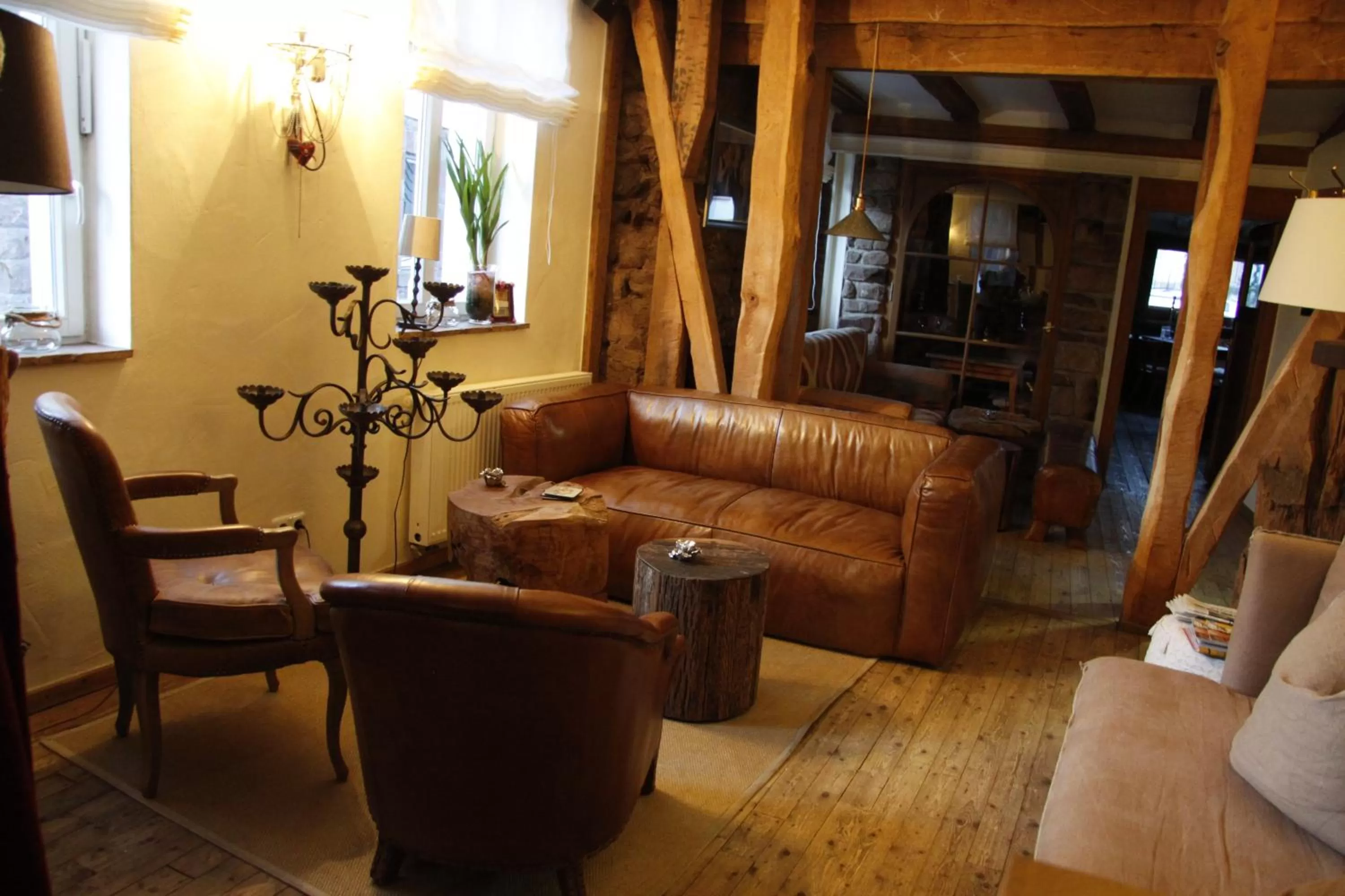 Lounge or bar in Zur Ewigen Lampe Romantisches Landhotel & Restaurant