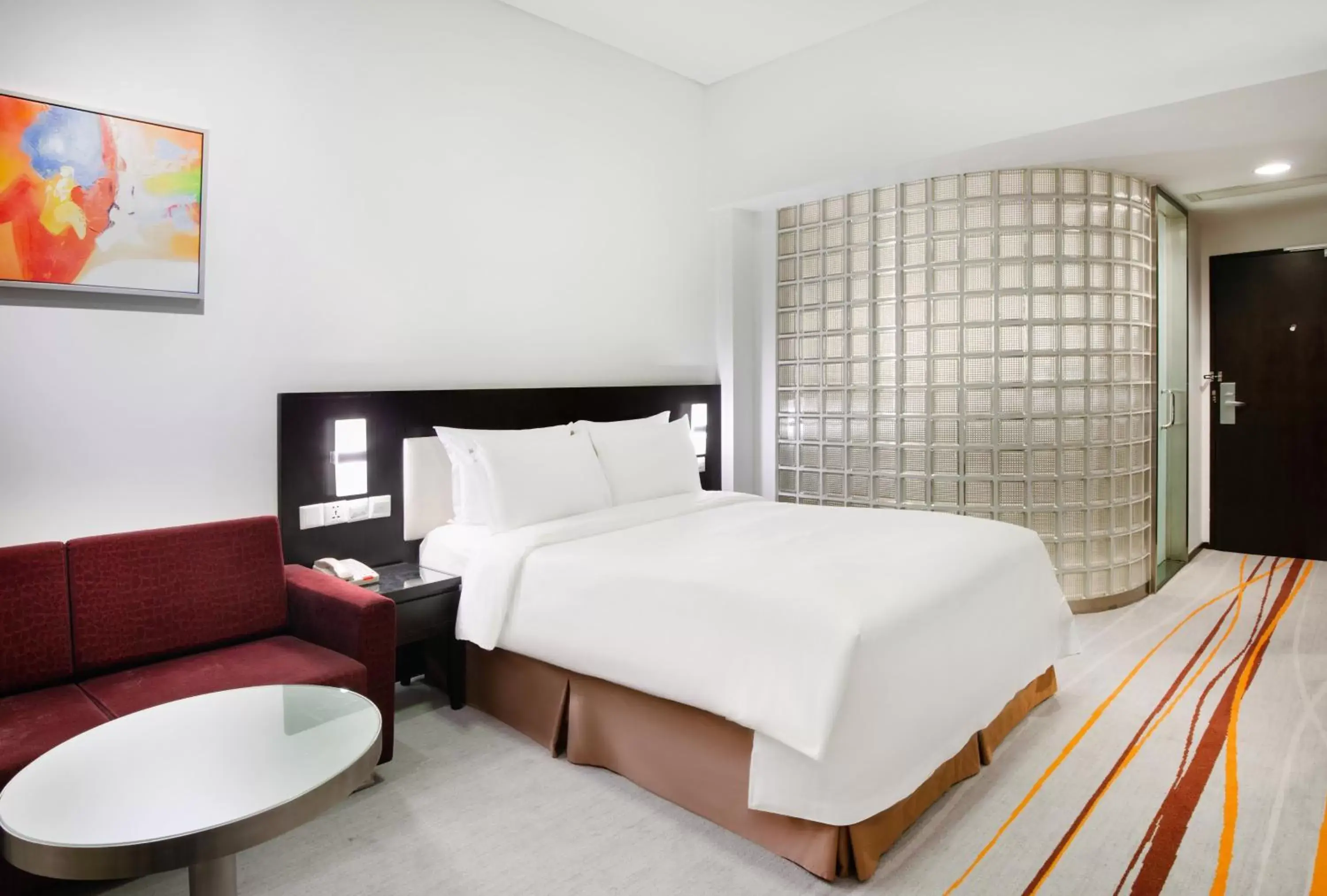 Photo of the whole room, Bed in Holiday Inn Express Gulou Chengdu, an IHG Hotel