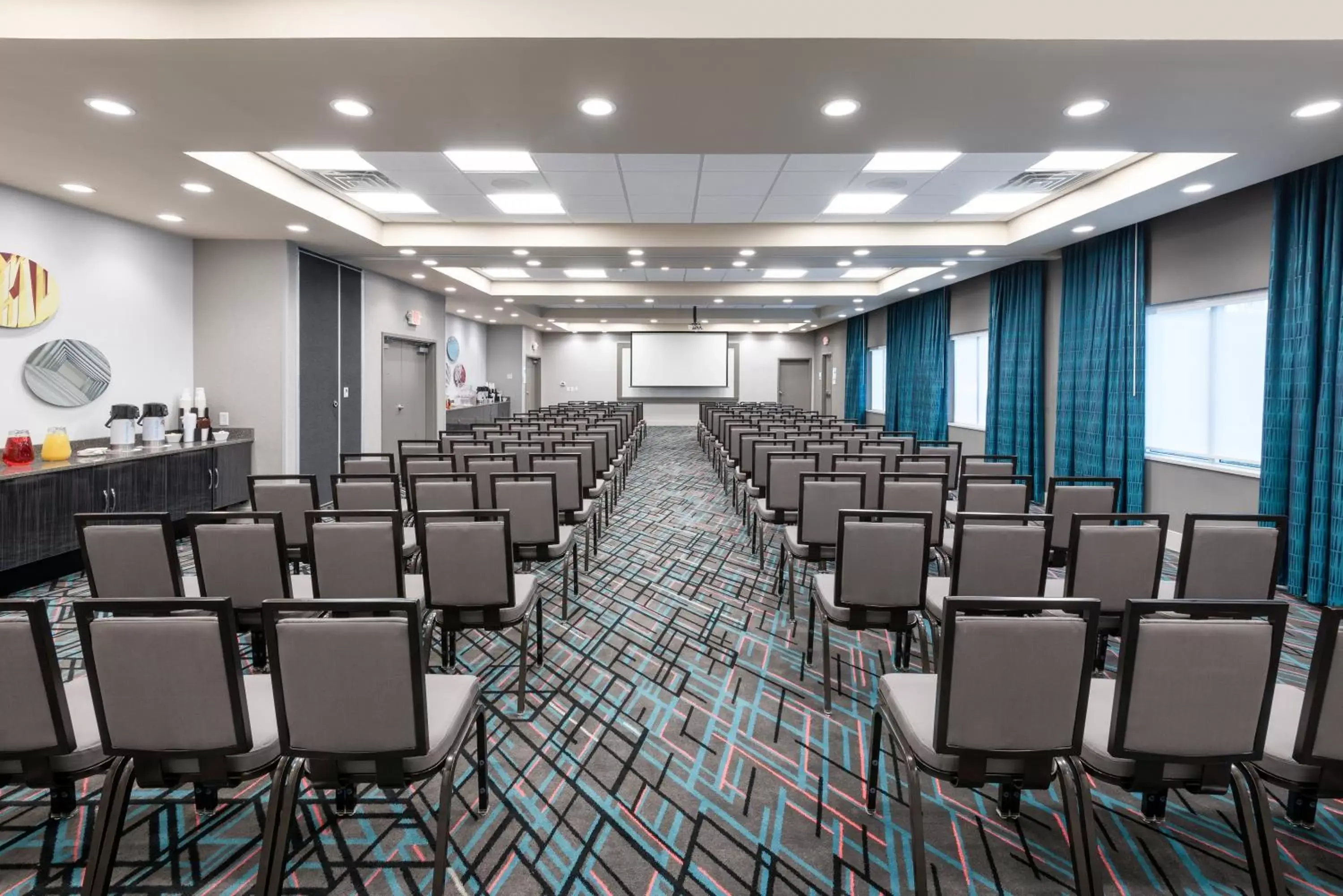 Meeting/conference room in Holiday Inn Express & Suites - Charlotte Airport, an IHG Hotel