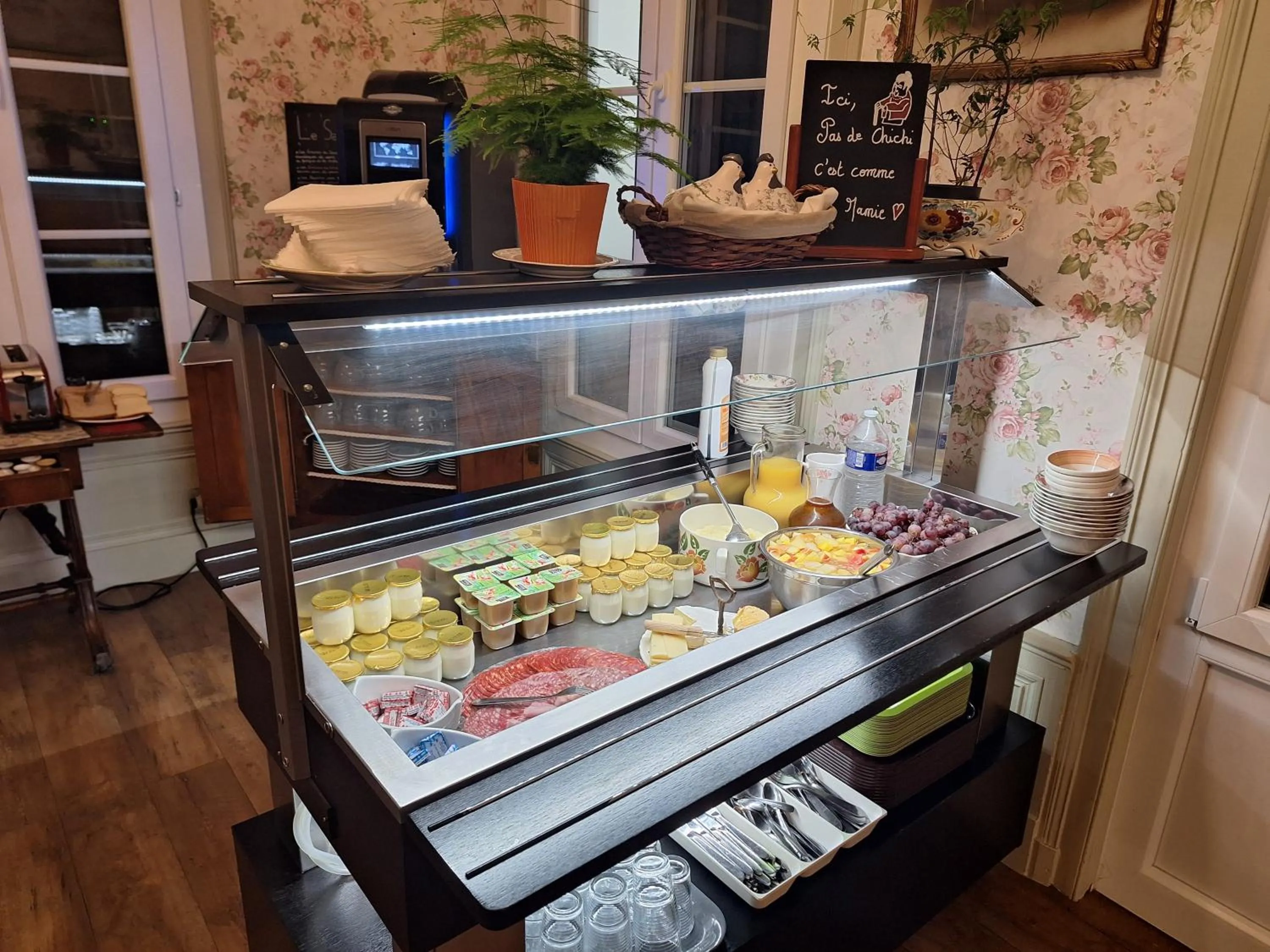 Buffet breakfast in Hotel de Charme La Bonne Adresse - Logis hotels