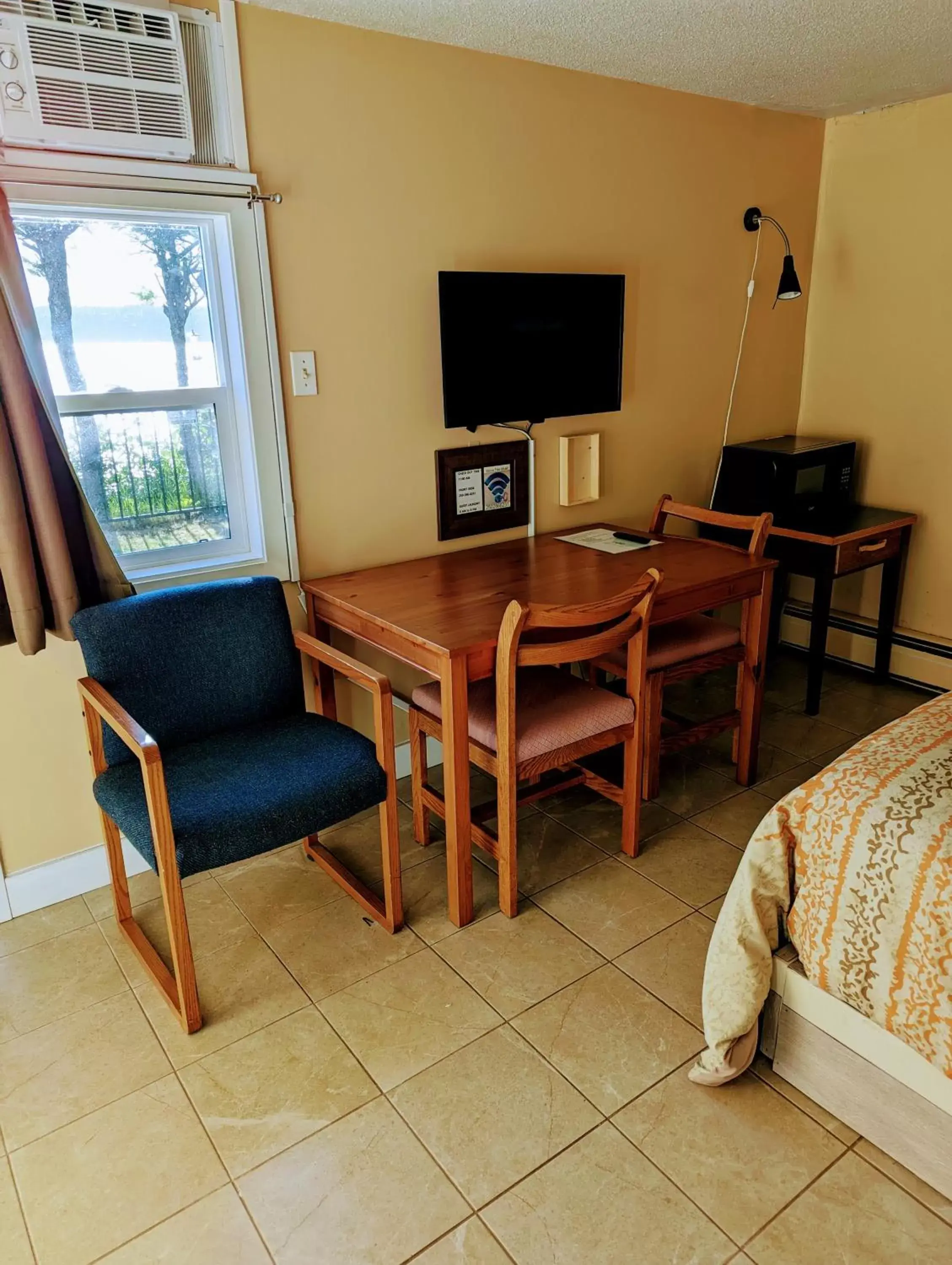 Seating Area in Above Tide Motel