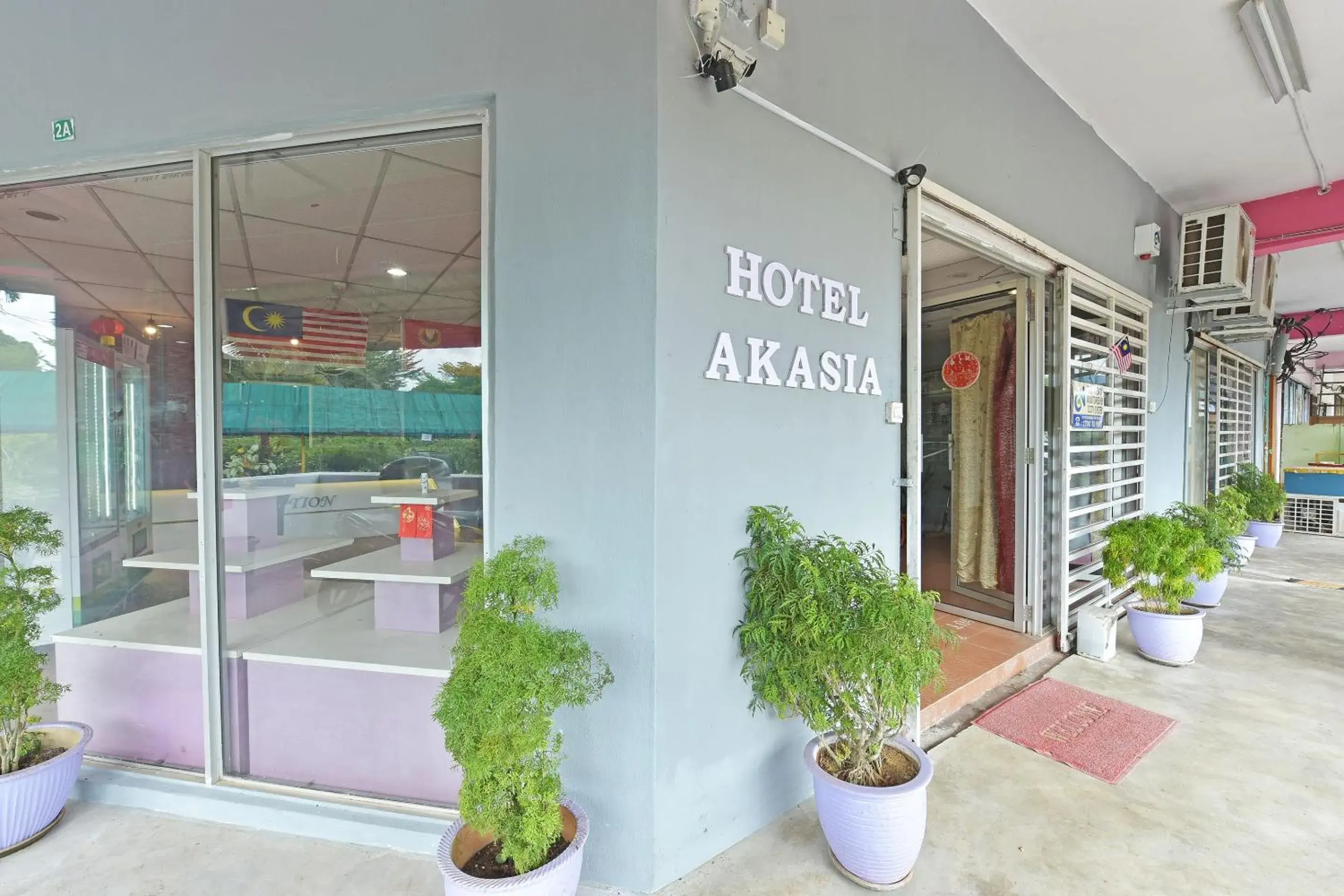 Facade/entrance in OYO 90846 Hotel Akasia