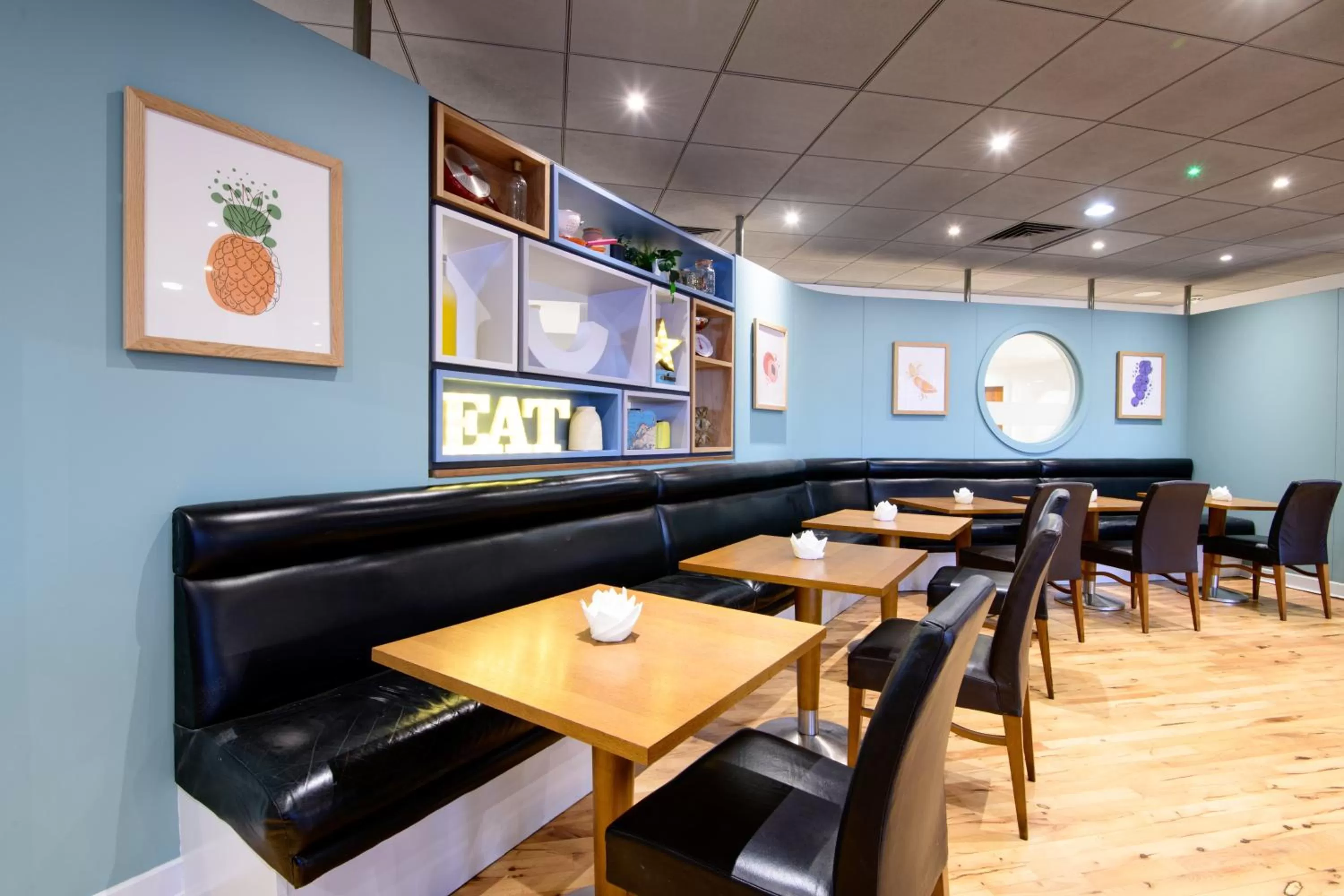 Restaurant/places to eat in Holiday Inn Bolton Centre by IHG