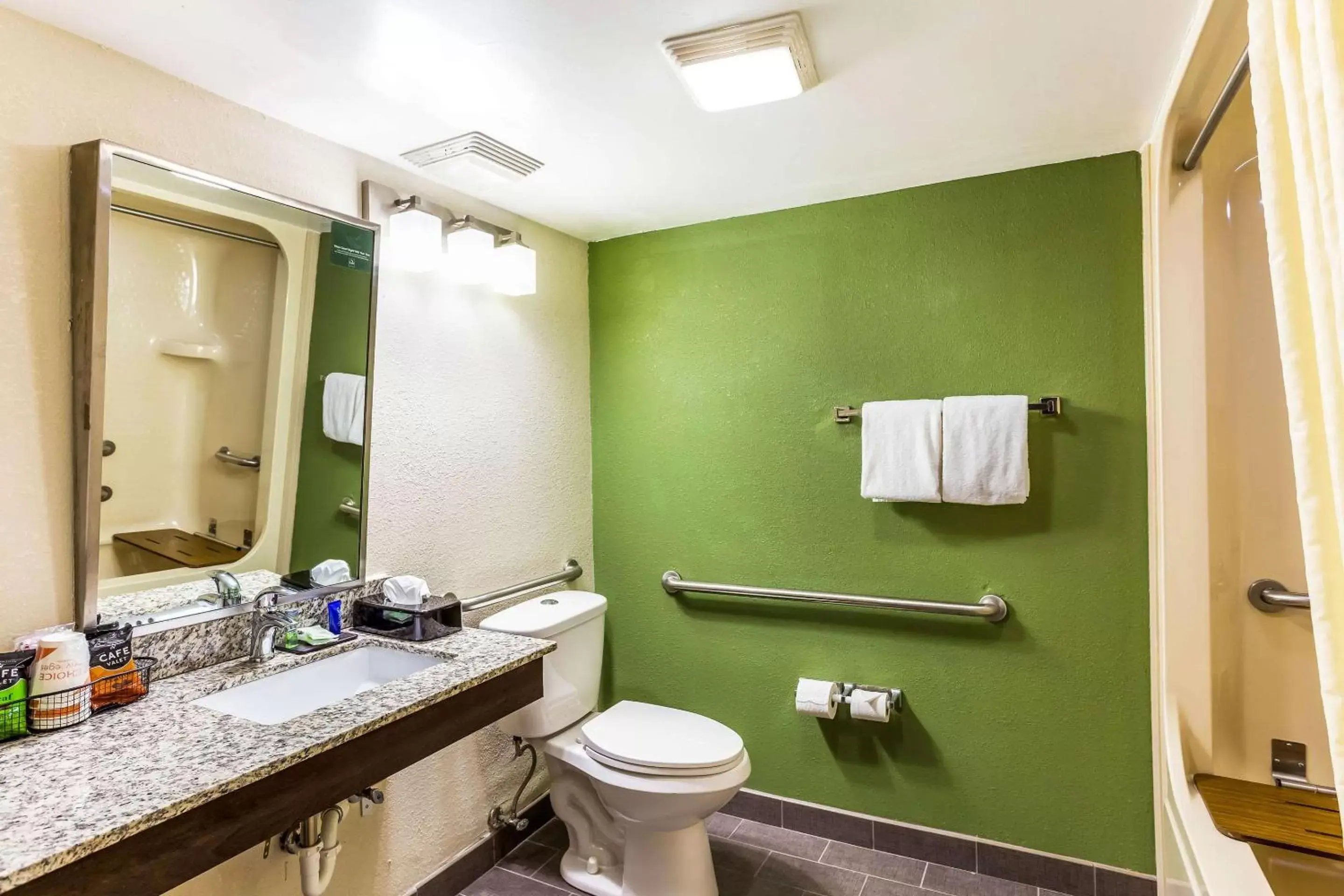 Bathroom in Sleep Inn & Suites Kingsport TriCities Airport