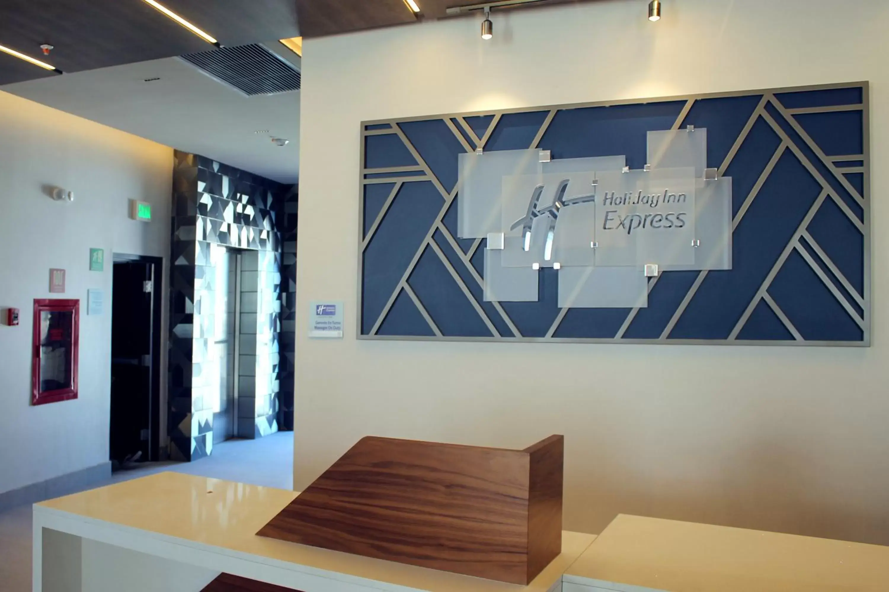 Property logo or sign, Lobby/Reception in Holiday Inn Express - Monterrey - Fundidora, an IHG Hotel