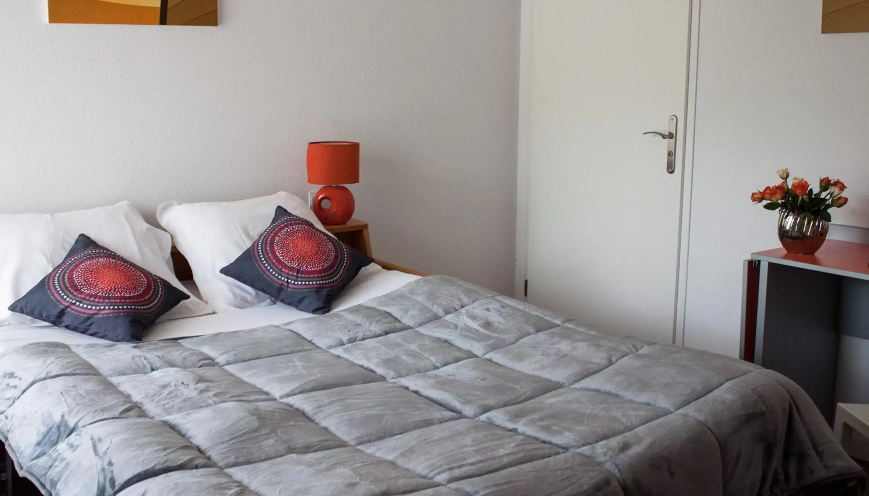 Bedroom, Bed in City Lodge Appart Hôtel Niort
