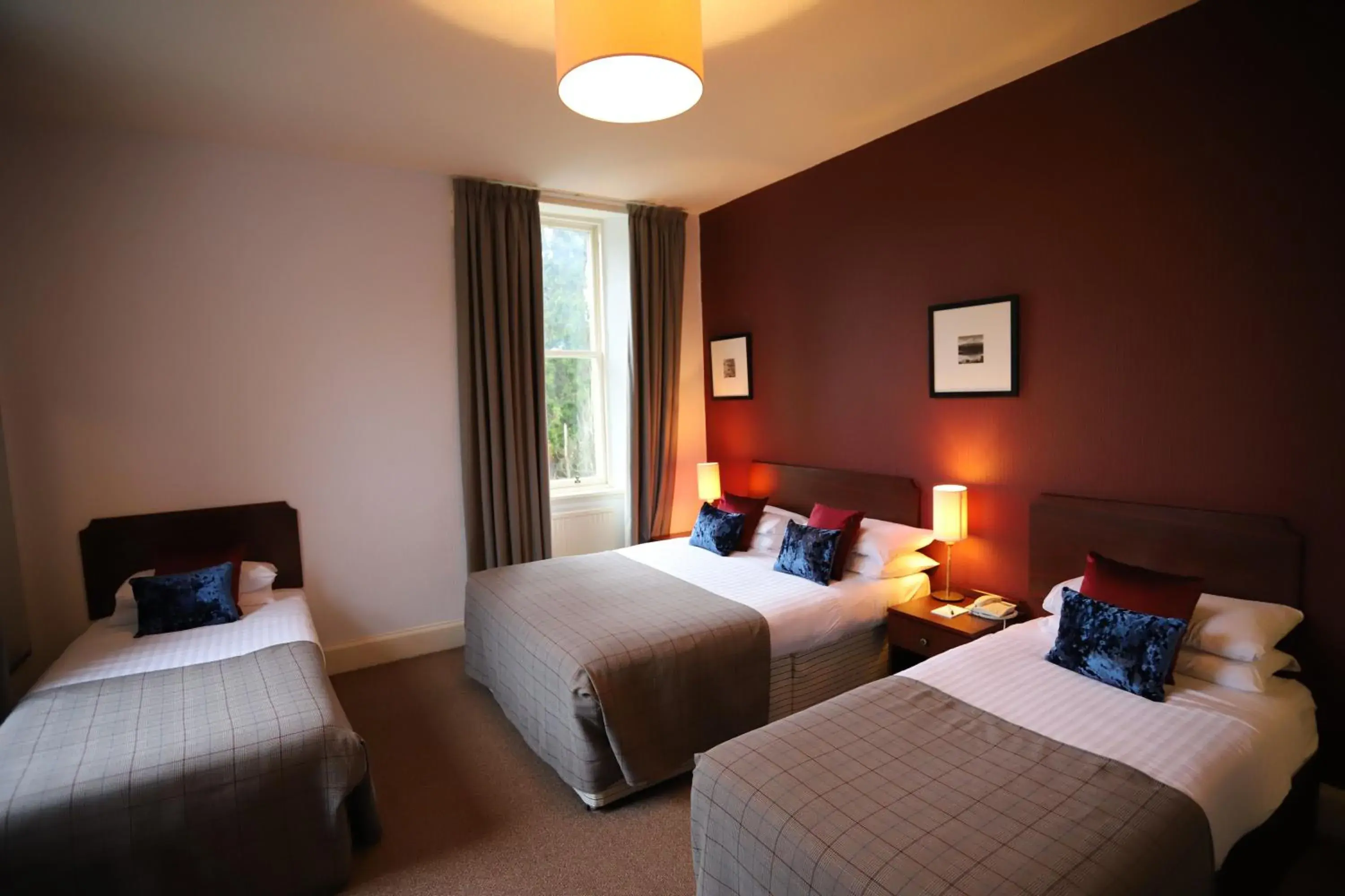 Photo of the whole room, Bed in Ben Wyvis Hotel