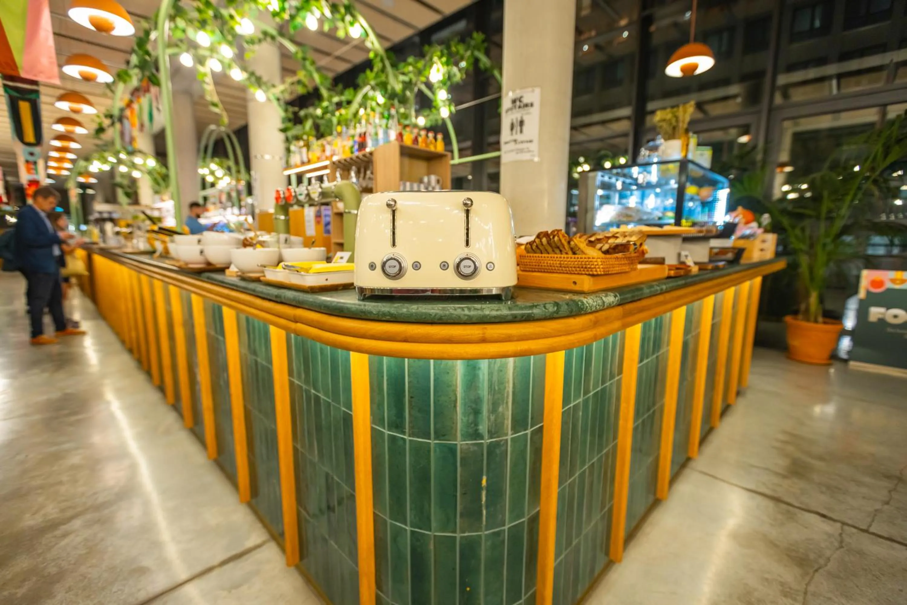 Lounge or bar in The People - Paris Marais