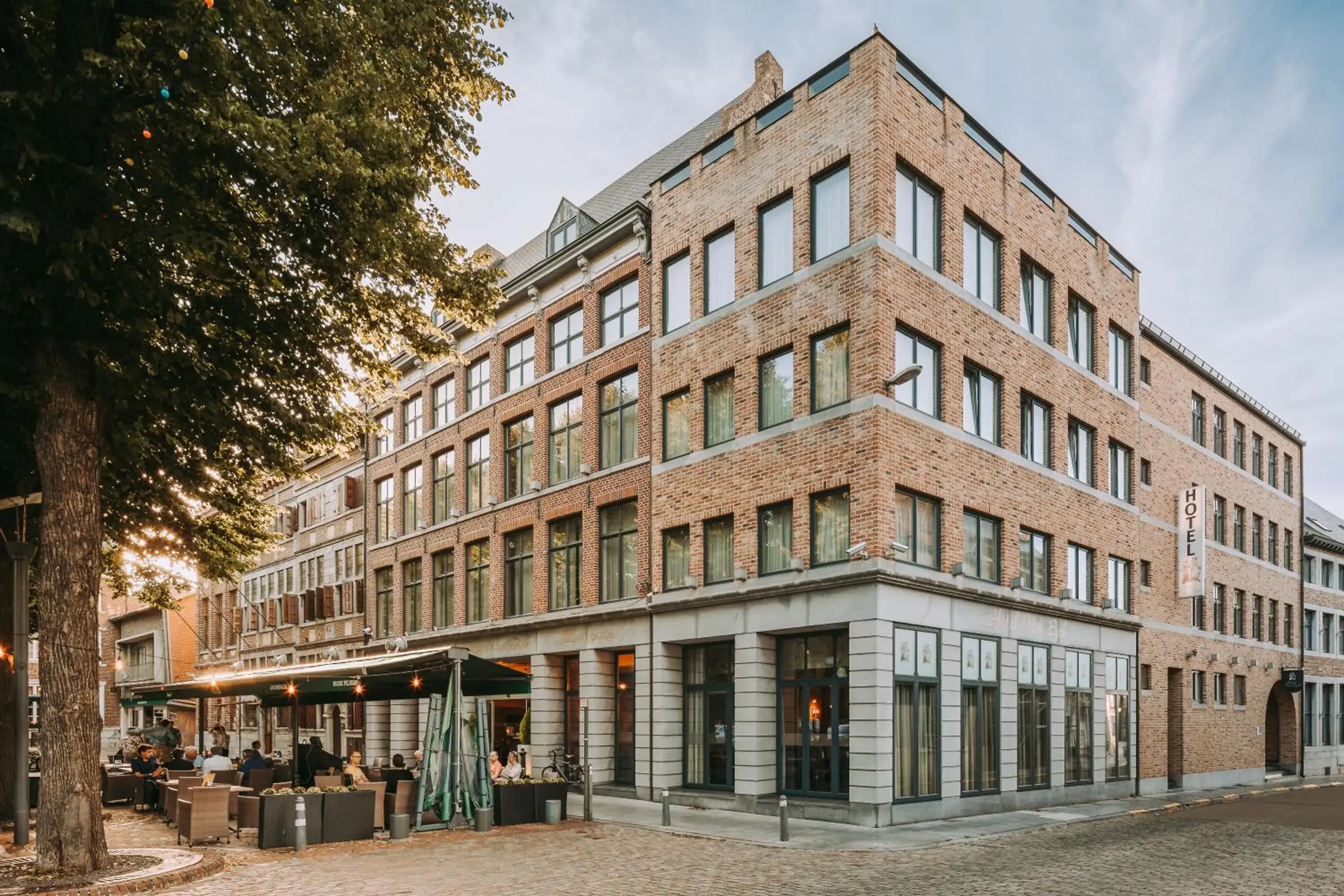 Property Building in Hotel Van Eyck