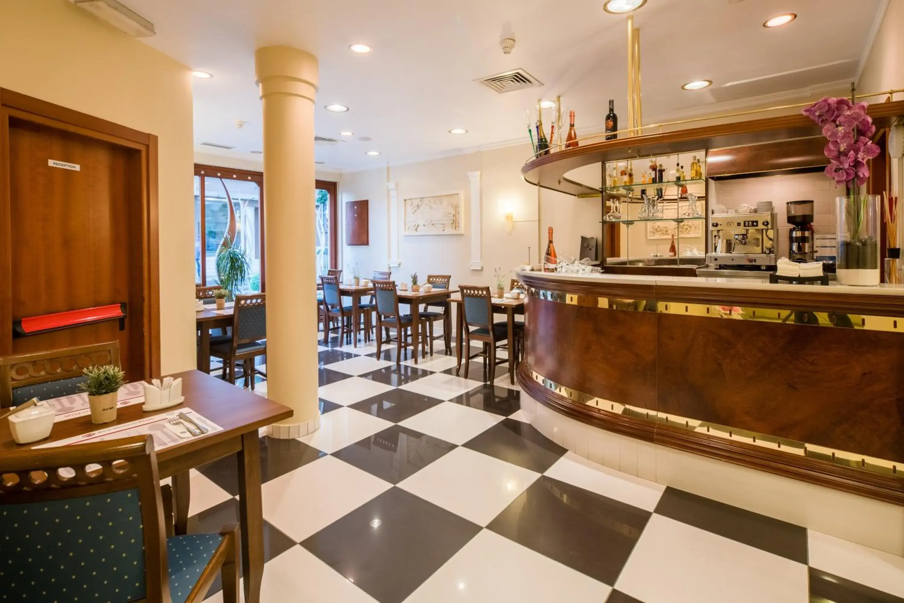 Lobby or reception, Restaurant/Places to Eat in Best Western Plus Grand Hotel Victor Hugo