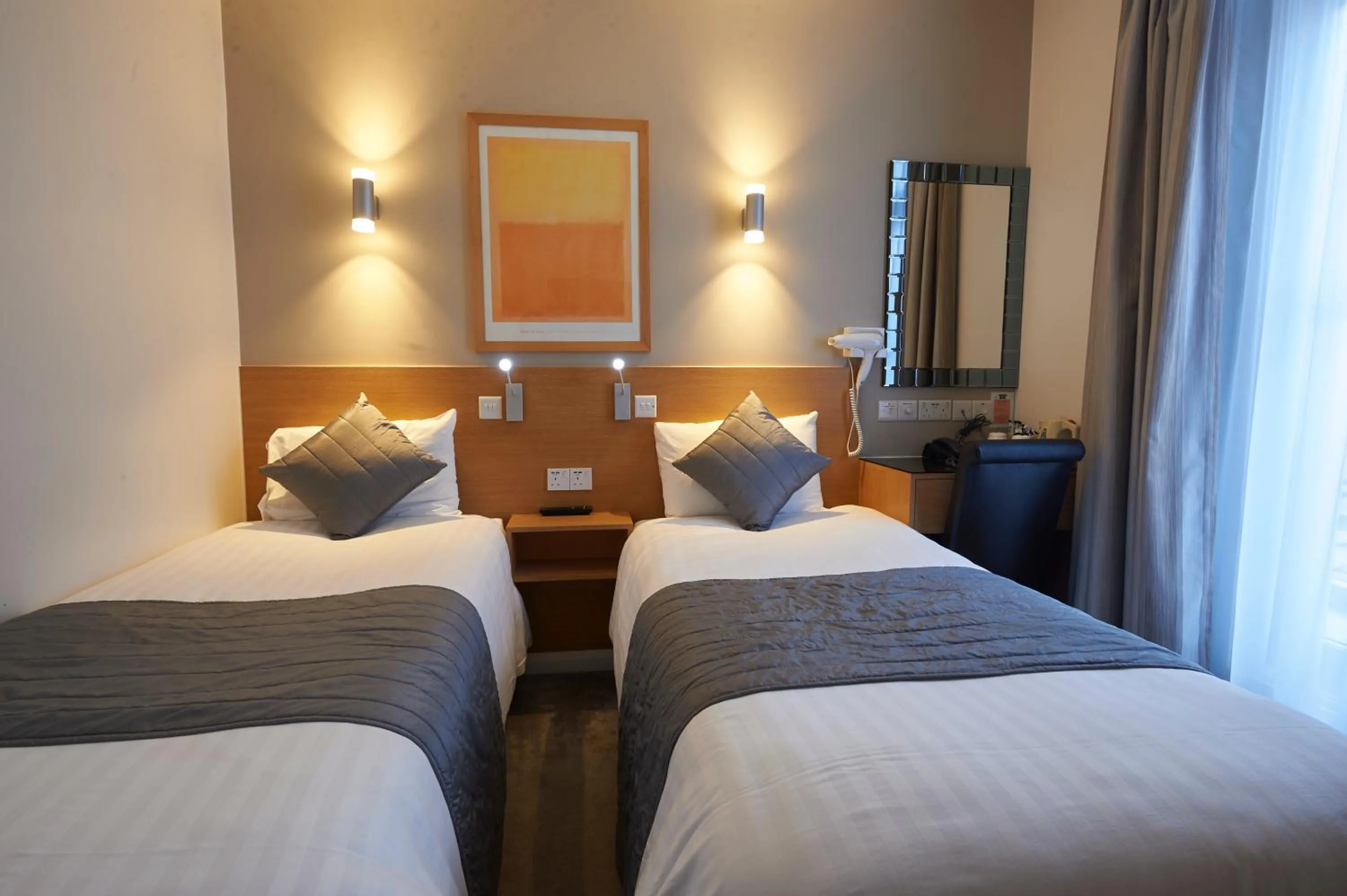 Bedroom, Bed in Luna And Simone Hotel