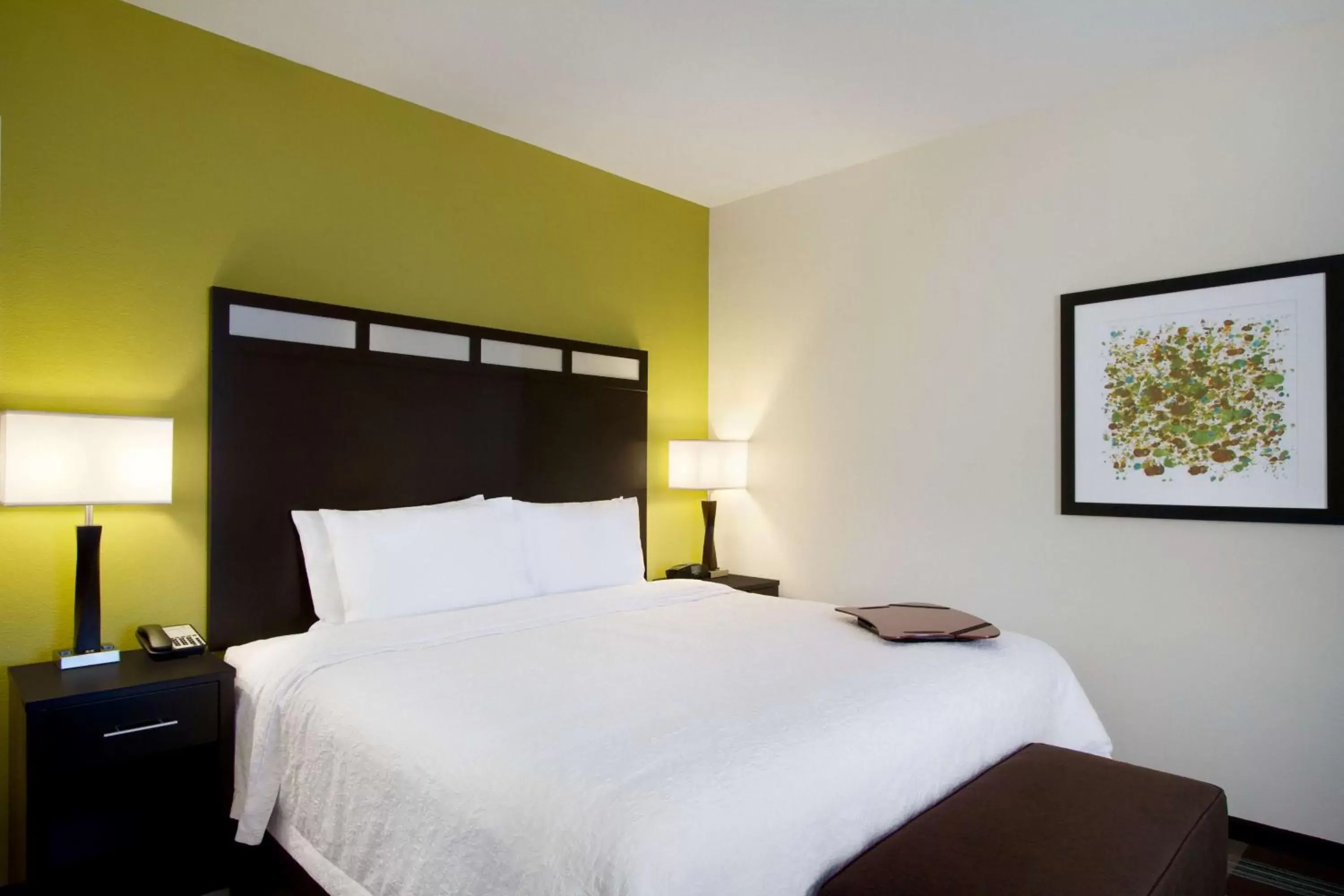 Bed in Hampton Inn & Suites York South