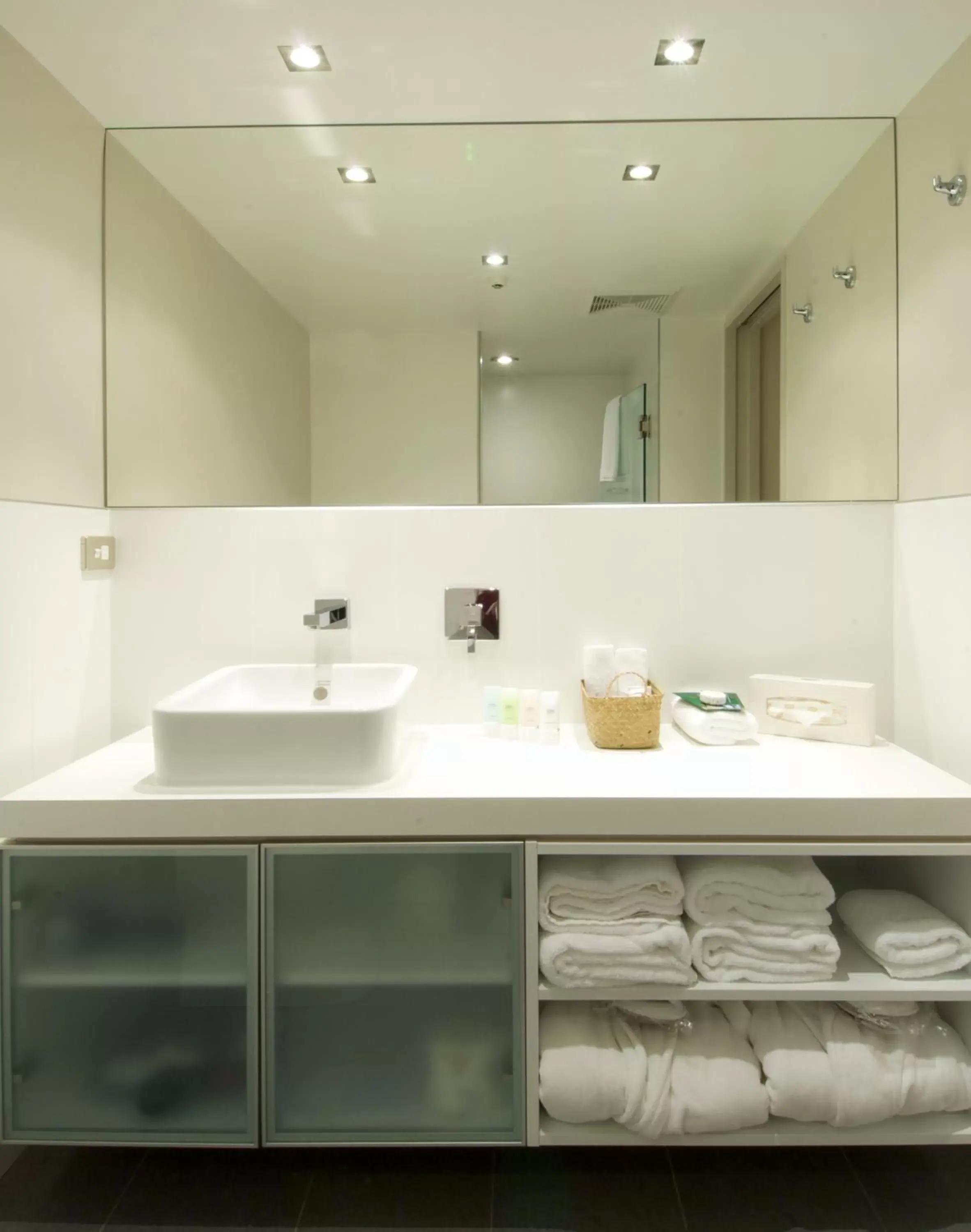 Bathroom in Wai Ora Lakeside Spa Resort Bathroom in Wai Ora Lakeside Spa Resort