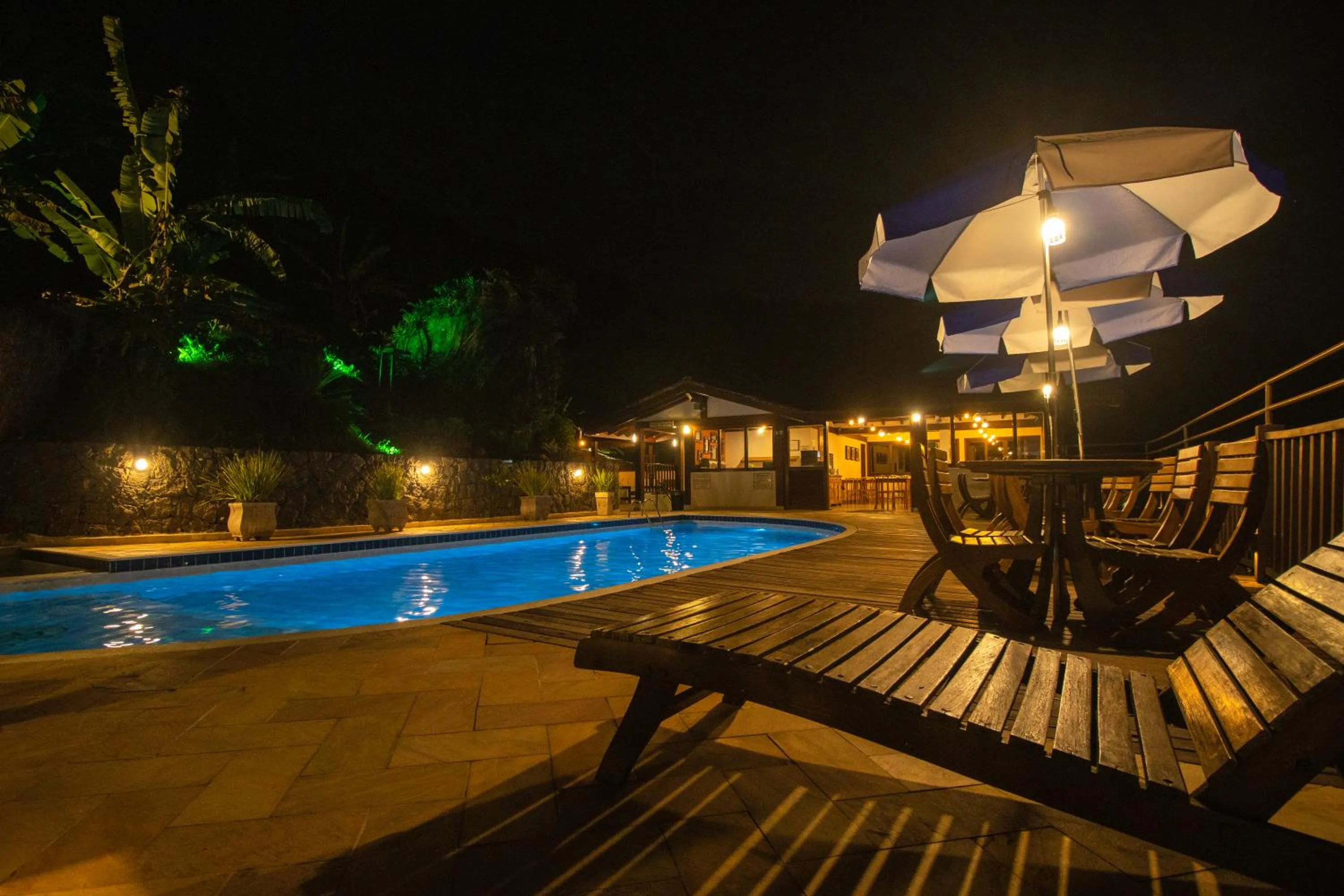 Swimming pool in Hotel Coquille