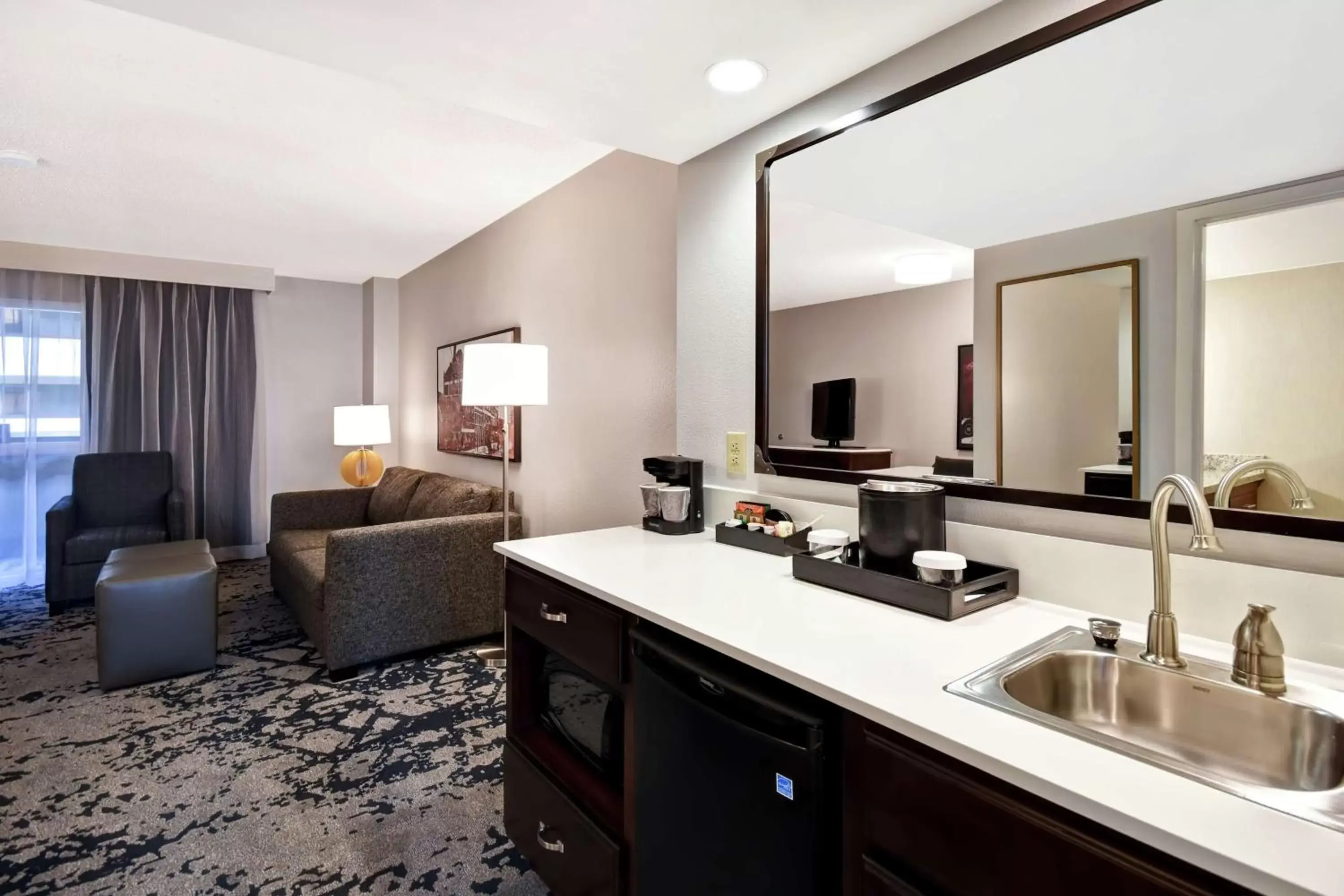 Living room, Kitchen/Kitchenette in Embassy Suites Montgomery - Hotel & Conference Center