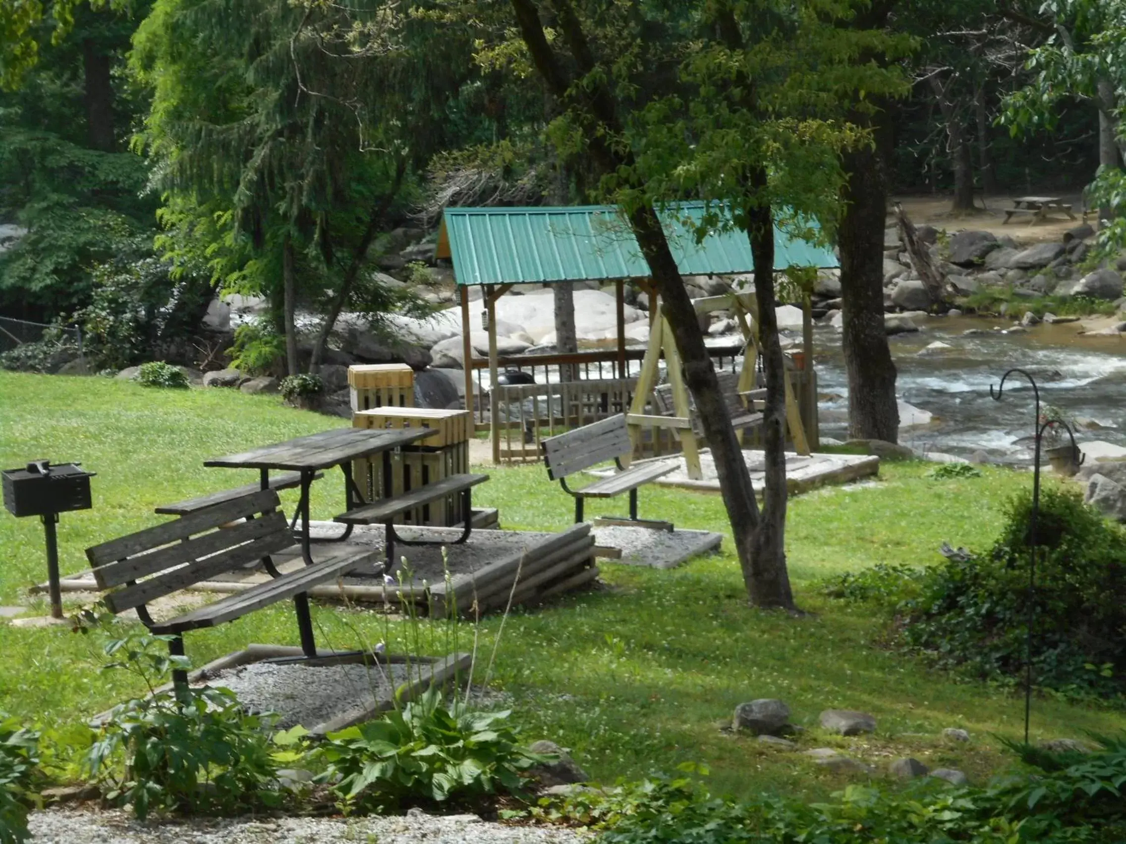 Garden in The Evening Shade River Lodge and Cabins