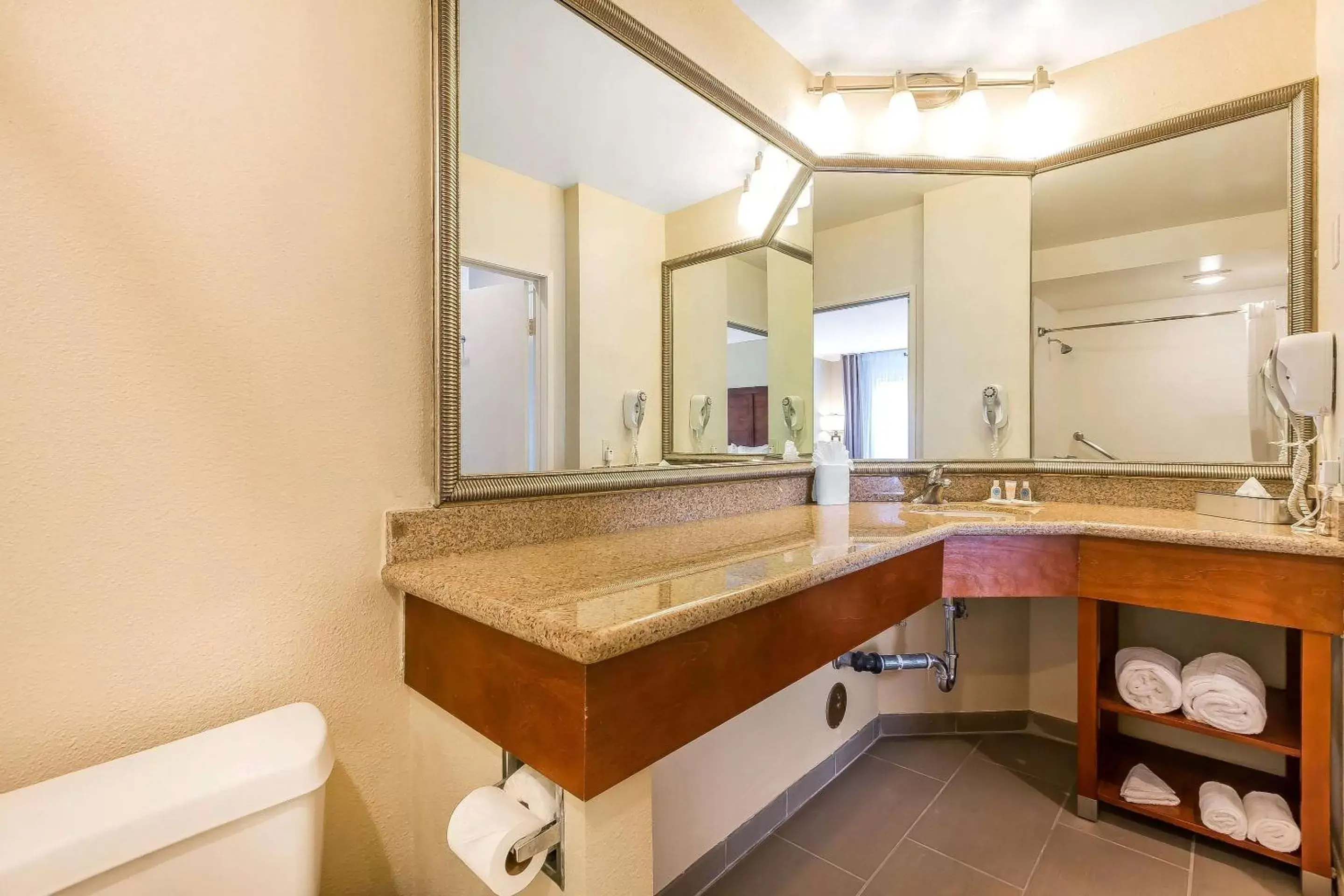Photo of the whole room, Bathroom in Comfort Inn Santa Monica - West Los Angeles