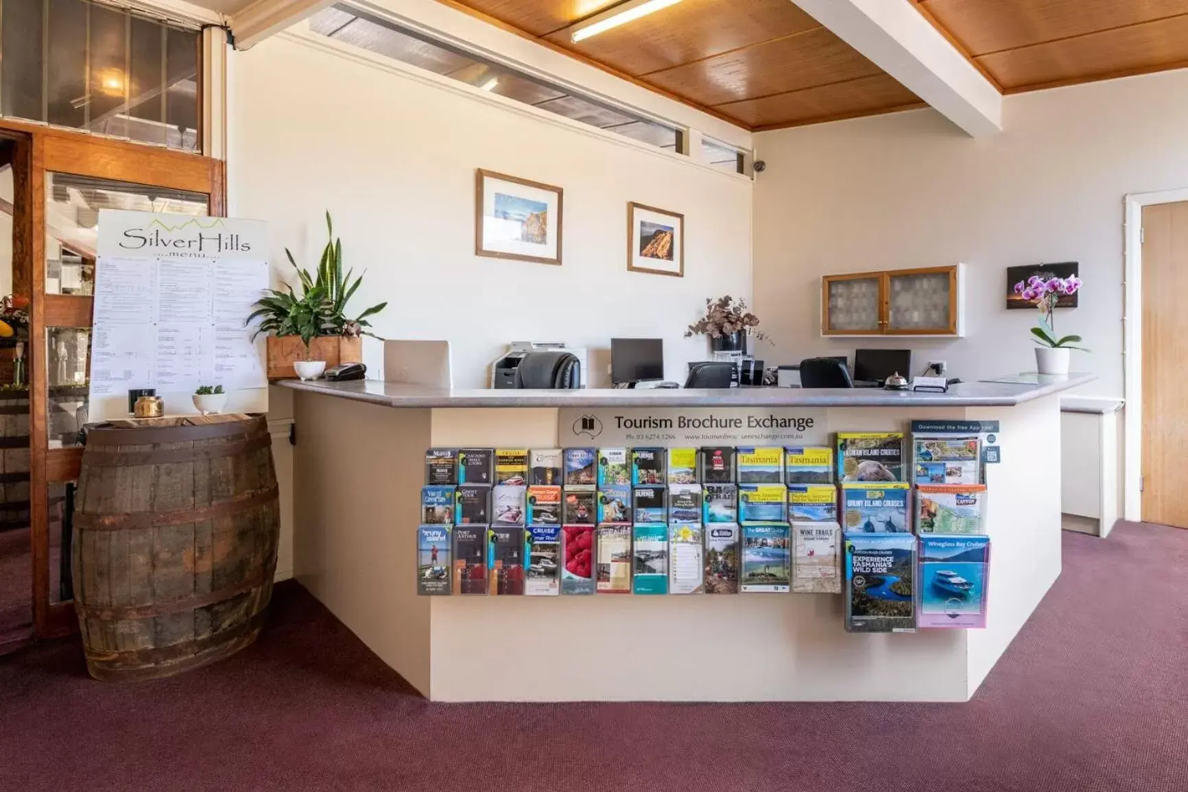 Lobby or reception in Silver Hills Motel