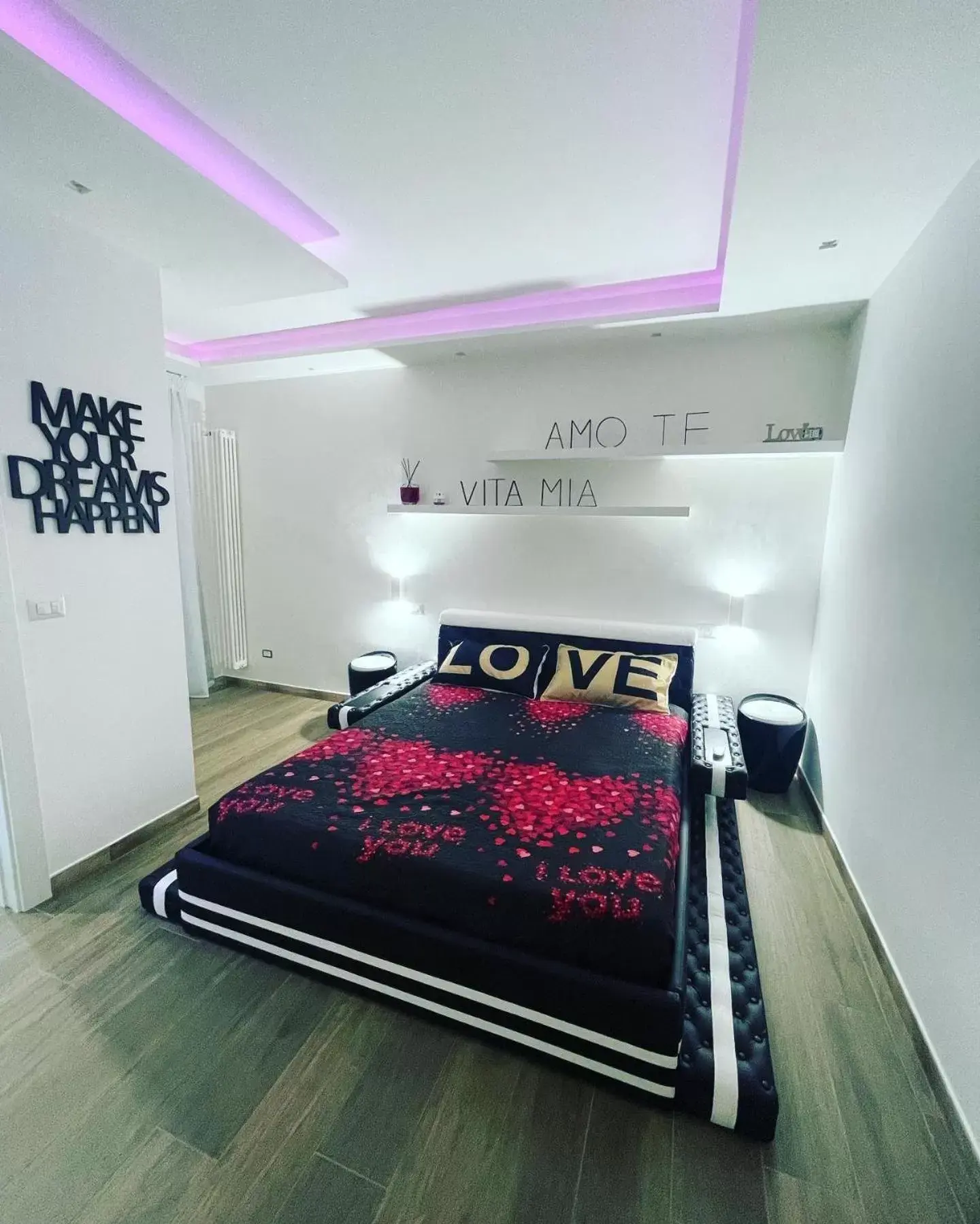 Bed in Due Cuori Suite con vasca idromassaggi