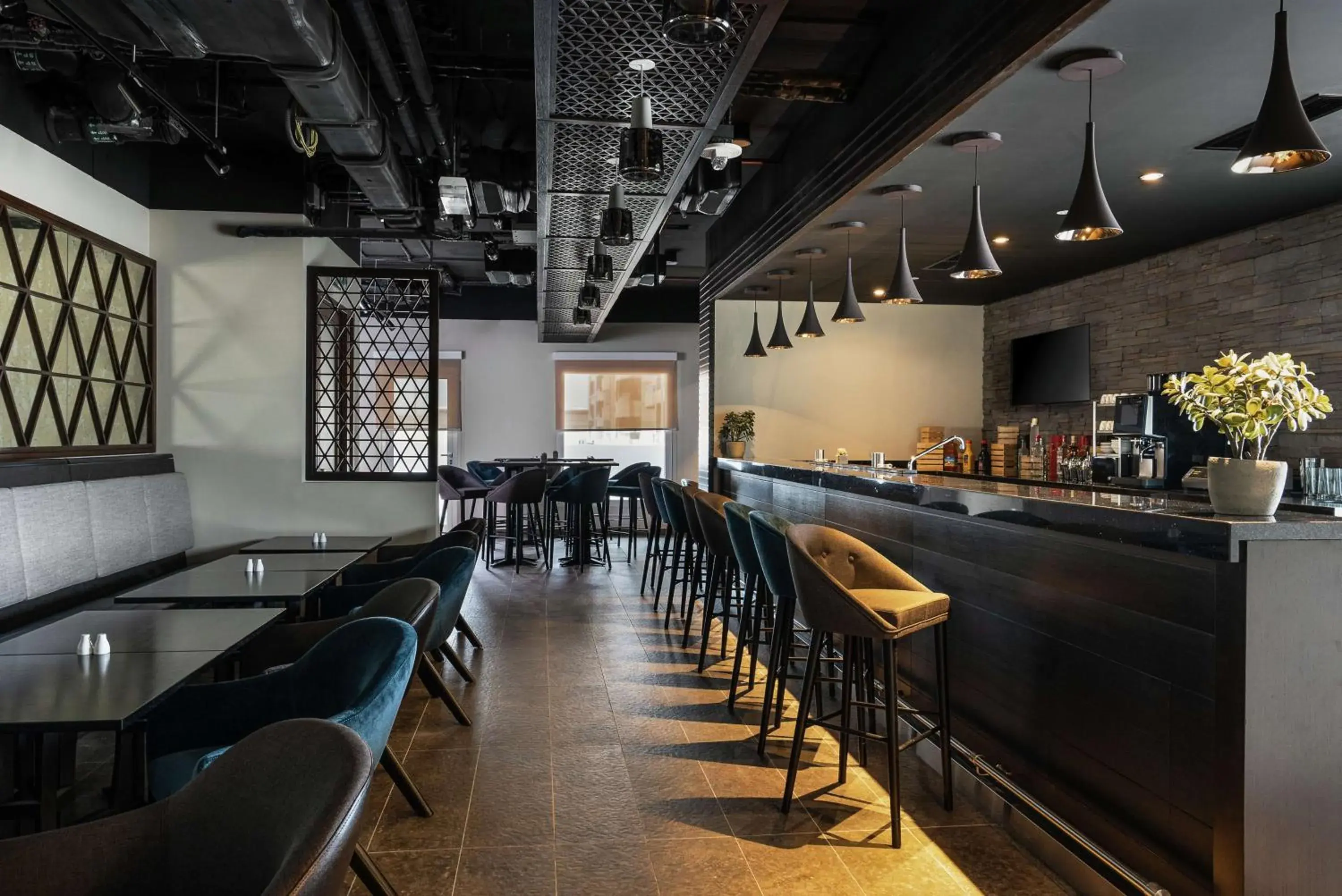 Lounge or bar, Lounge/Bar in Hampton By Hilton Dubai Al Barsha