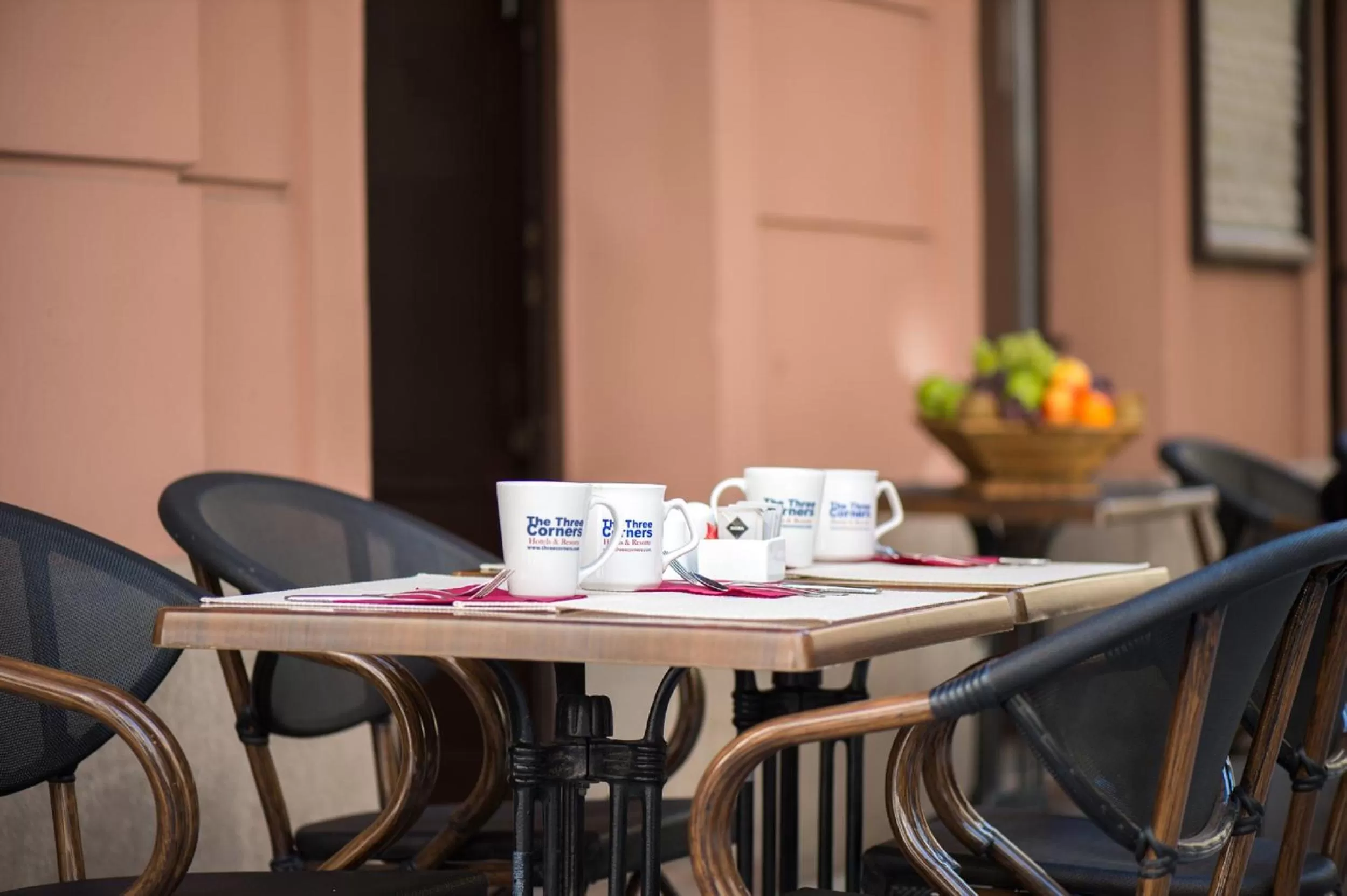 Restaurant/places to eat in Three Corners Hotel Art