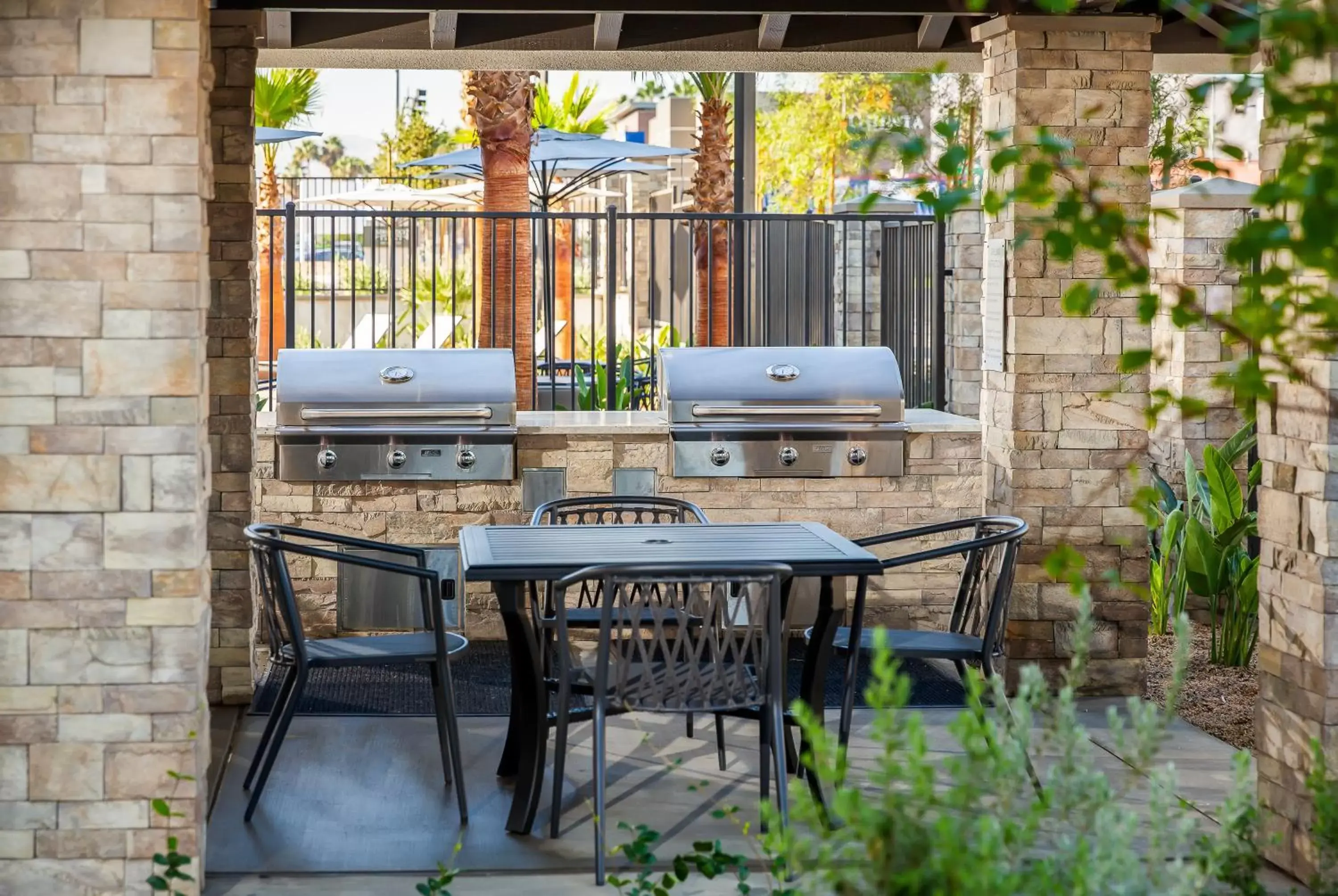 Patio, BBQ Facilities in Staybridge Suites - San Bernardino - Loma Linda