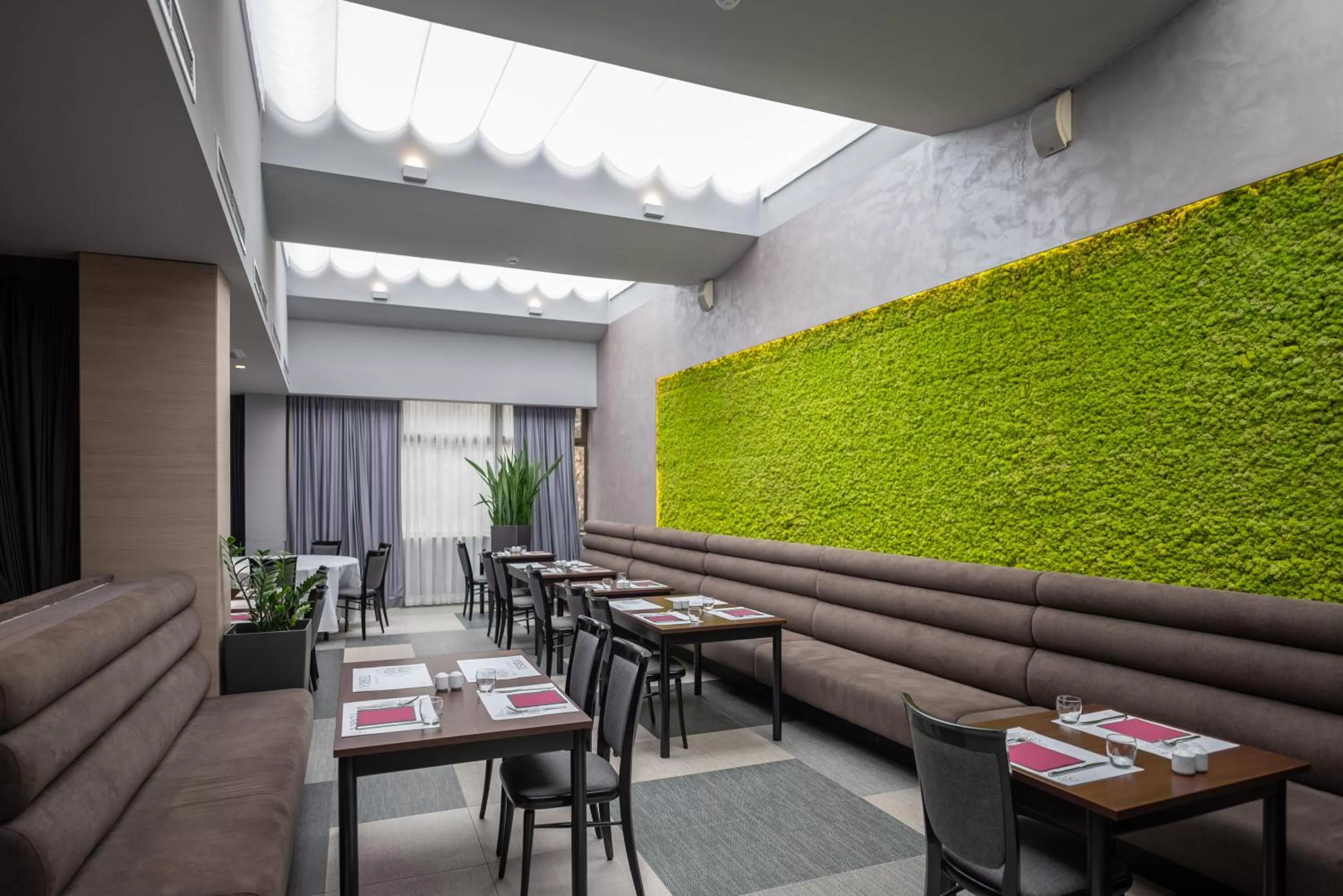 Restaurant/places to eat in Hotel Lero