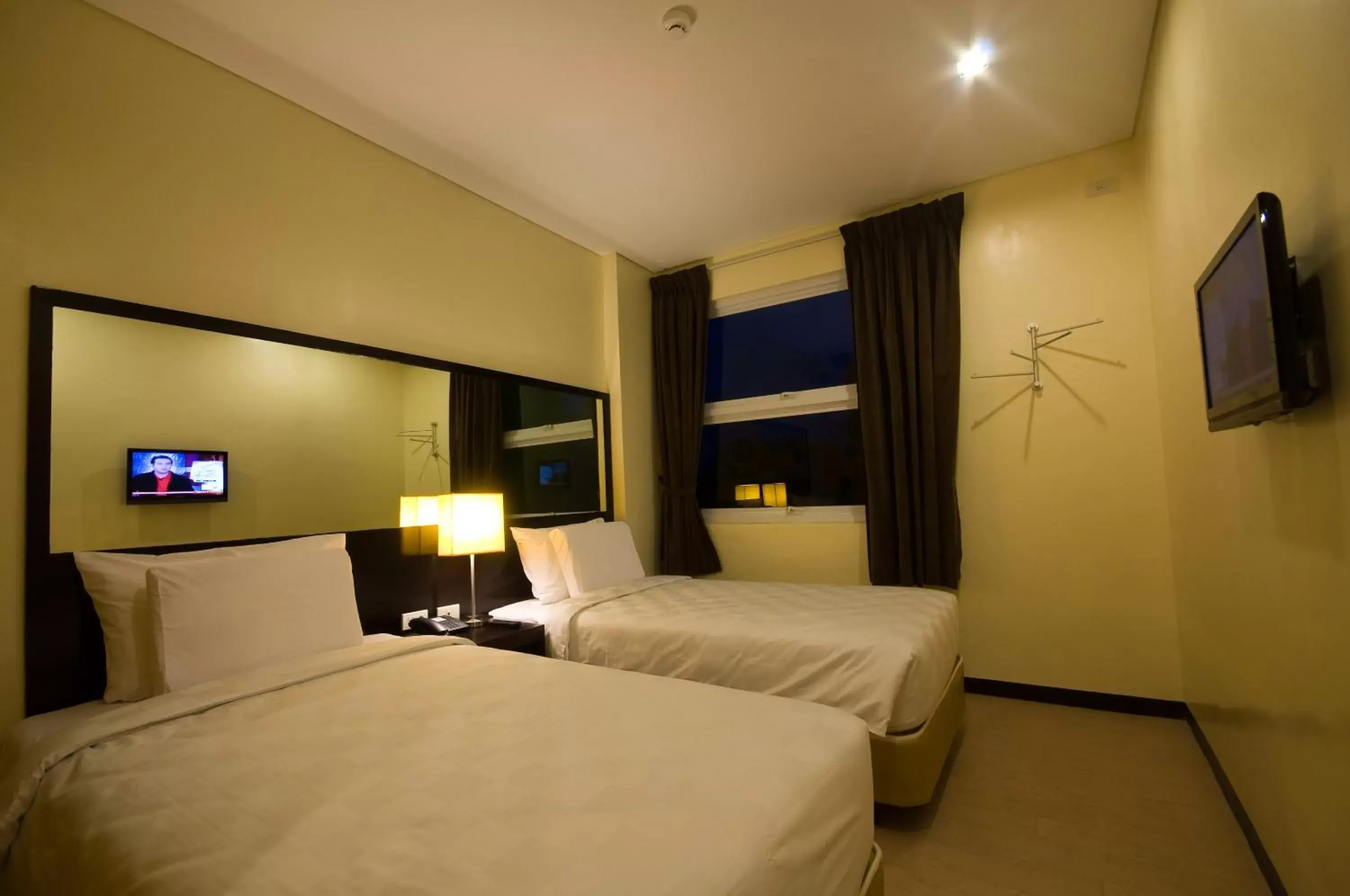 Photo of the whole room, Bed in Go Hotels Dumaguete