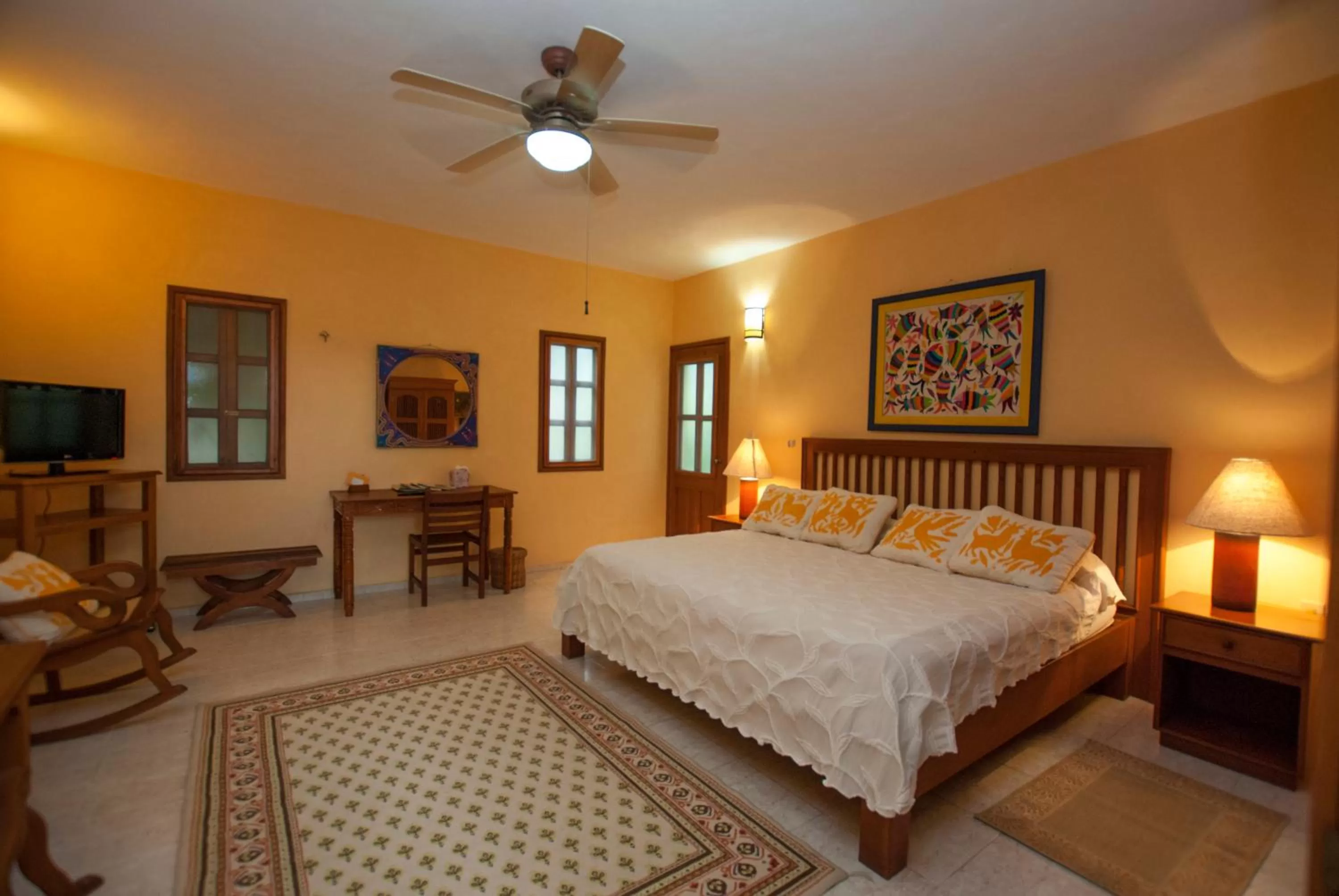 Photo of the whole room, Bed in Casa Quetzal Hotel